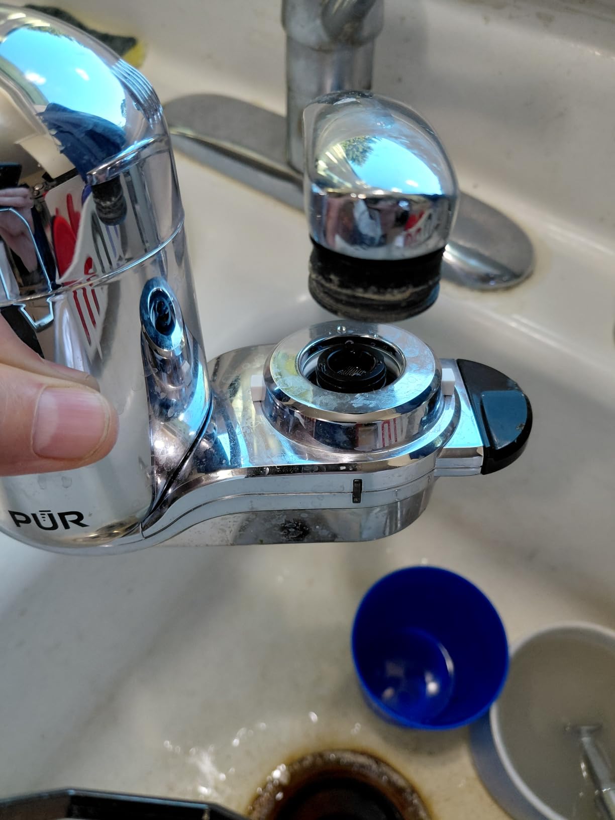 PUR Plus Vertical Faucet Mount Water Filtration System, Lead-Reducing Filter, Great-Tasting, Easy Install, Lasts 100 Gallons, Faucet Water Filter, Compatible with Sinks with External Aerators, Chrome customer photo 1