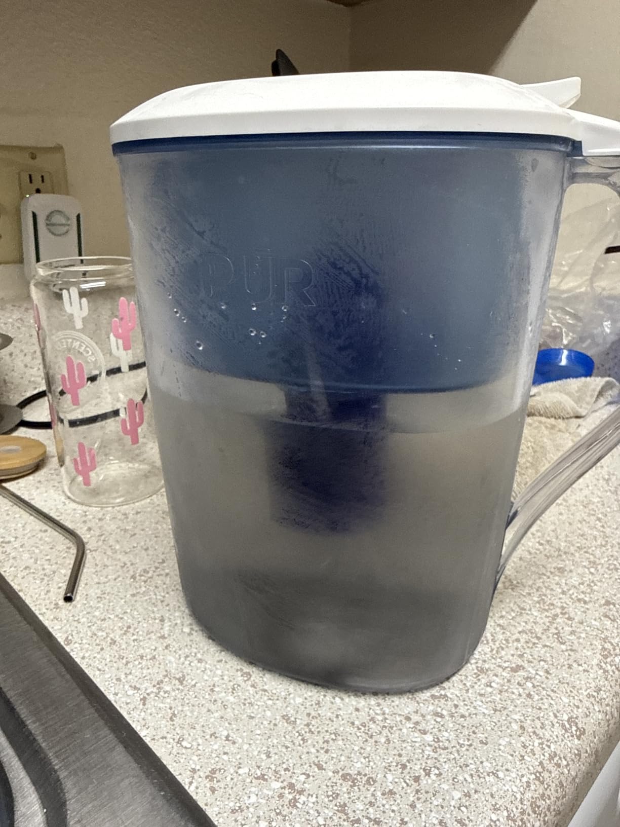 PUR 11-Cup Water Pitcher, 1 Filter, Cleaner, Great-Tasting Water, Dishwasher Safe, Powerful Filtration, Filter Change Light Indicator, LockFit Cap Design, White customer photo 1