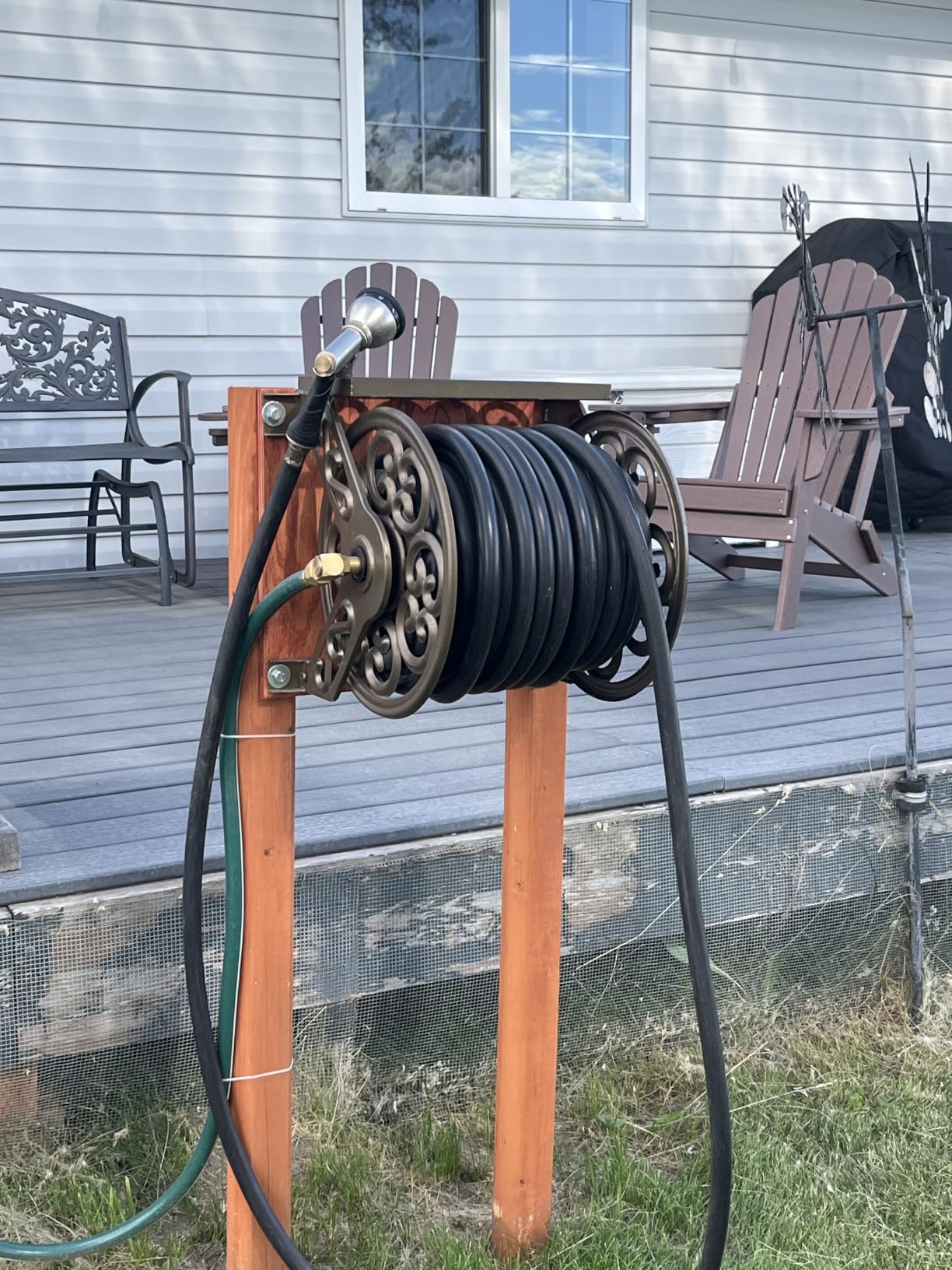 Liberty Garden 708 Steel Decorative Wall Mount Garden Hose Reel, Holds 125-Feet of 5/8-Inch Hose - Bronze customer photo 1