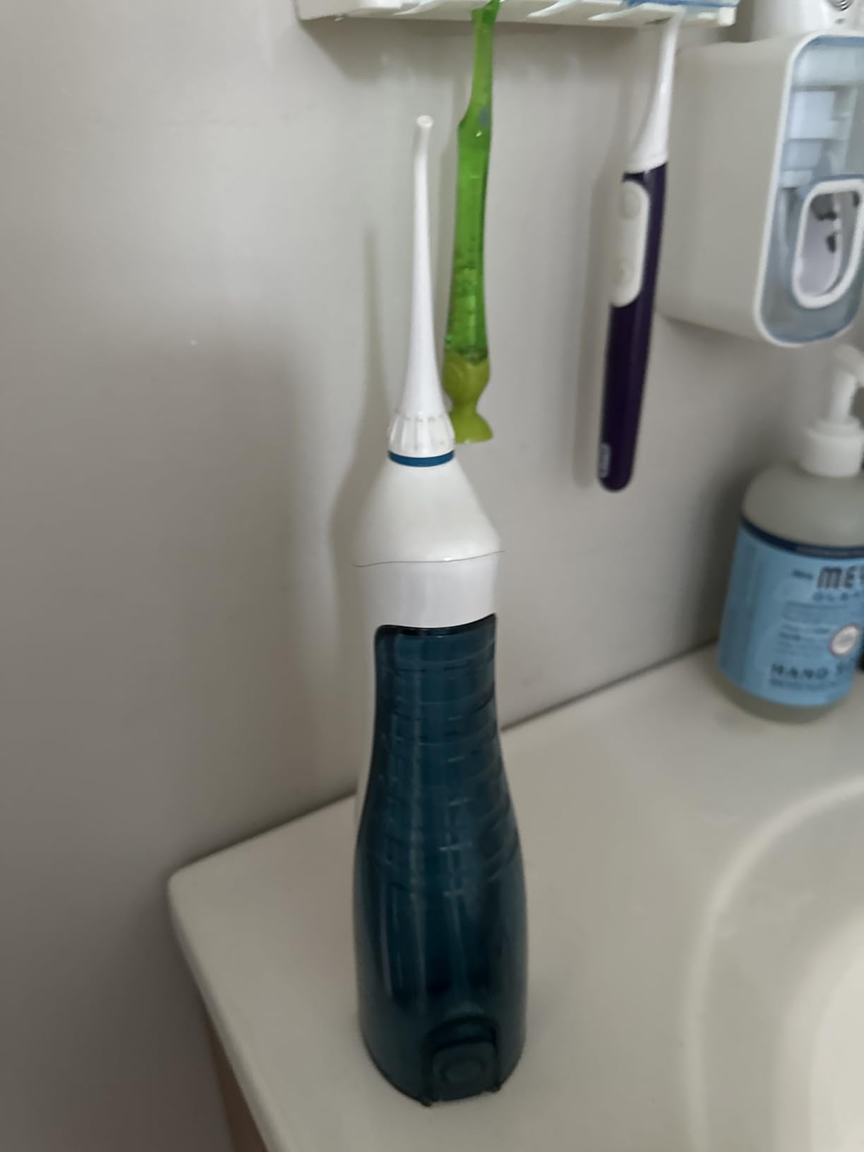 AquaSonic Aqua Flosser - Cordless Rechargeable Water Flosser for Teeth - Waterproof, Portable Oral Irrigator for Dental Cleaning with 5 Jet Tips – Braces Home Travel customer photo 2