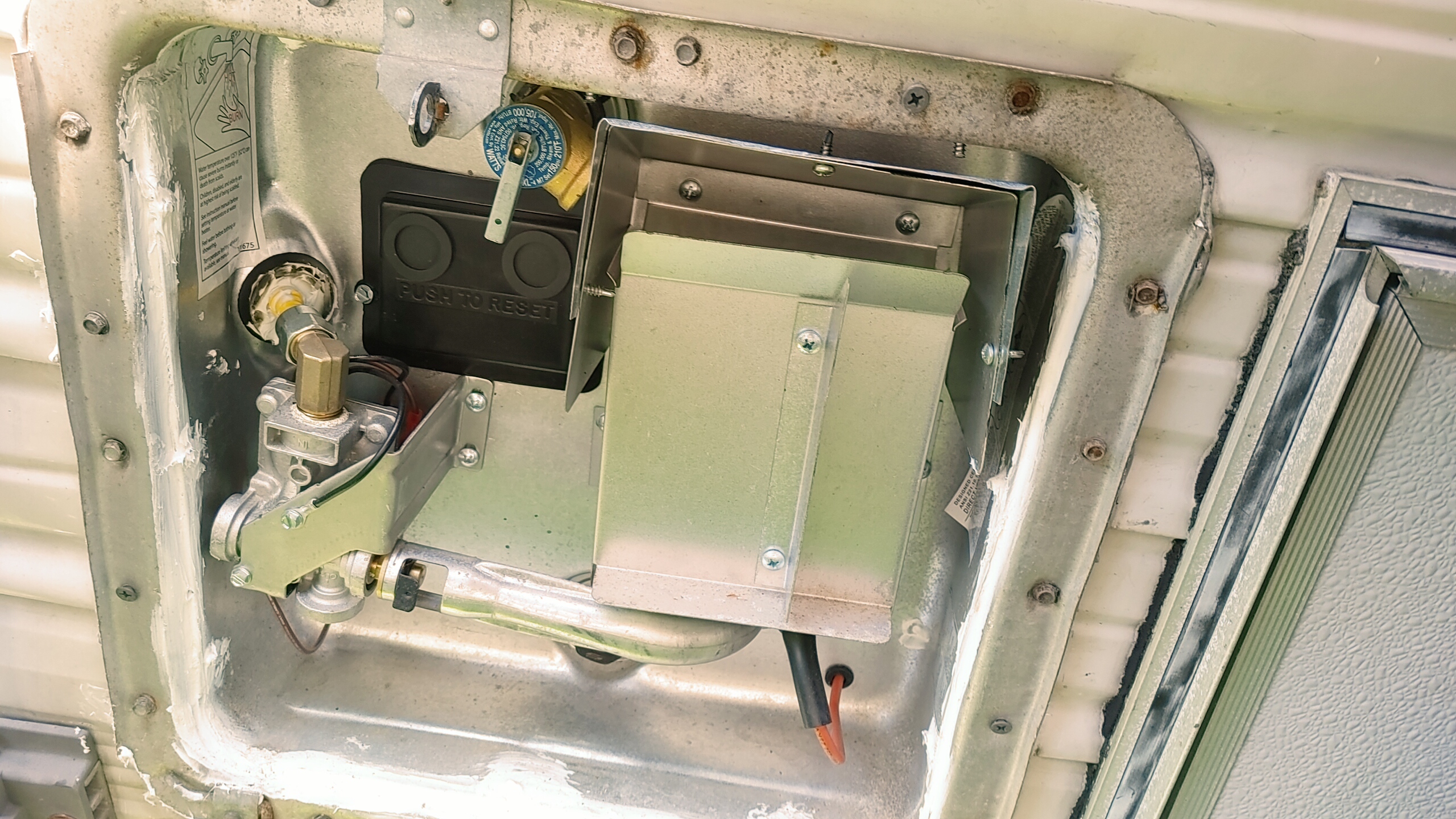 Suburban SW6D 6-Gallon RV Water Heater, Direct Spark Ignition (5238A) customer photo 1