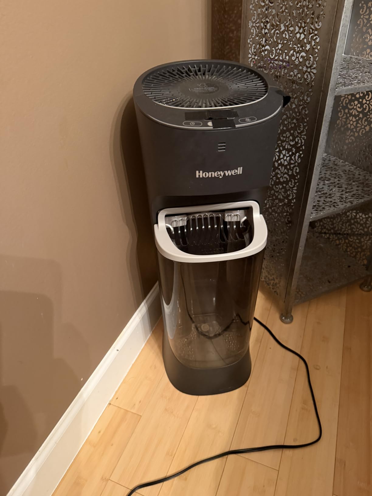 Honeywell Top Fill Tower Humidifier, Digital Humidistat, Black - Cool Mist Humidifiers for Bedroom, Home or Office with Space-Saving Tower Design customer photo 1