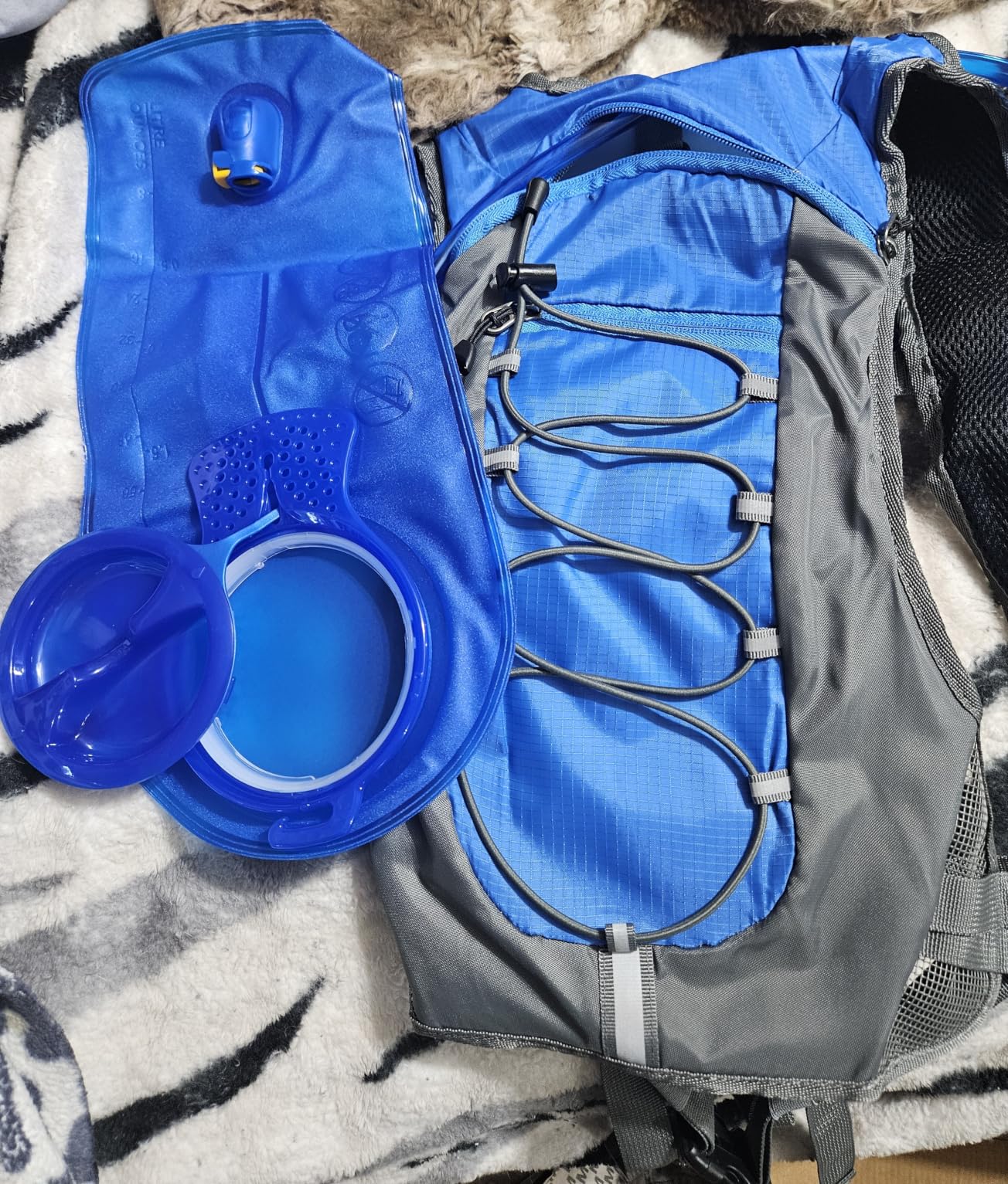 Unigear Hydration Pack Backpack with 70 oz 2L Water Bladder for Running, Hiking, Cycling, Climbing, Camping, Biking customer photo 2