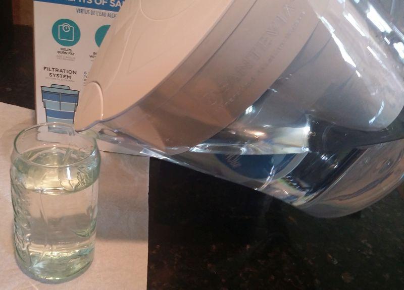 Santevia MINA Alkaline Water Filter Pitcher | 9-Cup at Water Filter System That Adds Minerals and Makes Alkaline Water | Fluoride, Chlorine and Lead Water Filter | American Filtration Media customer photo 2