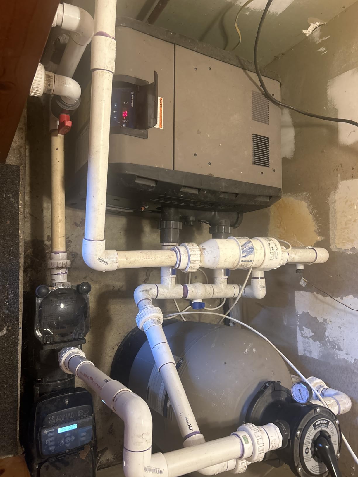 Hayward W3H200FDN Universal H-Series 200,000 BTU Natural Gas Pool and Spa Heater for Inground Pools customer photo 1