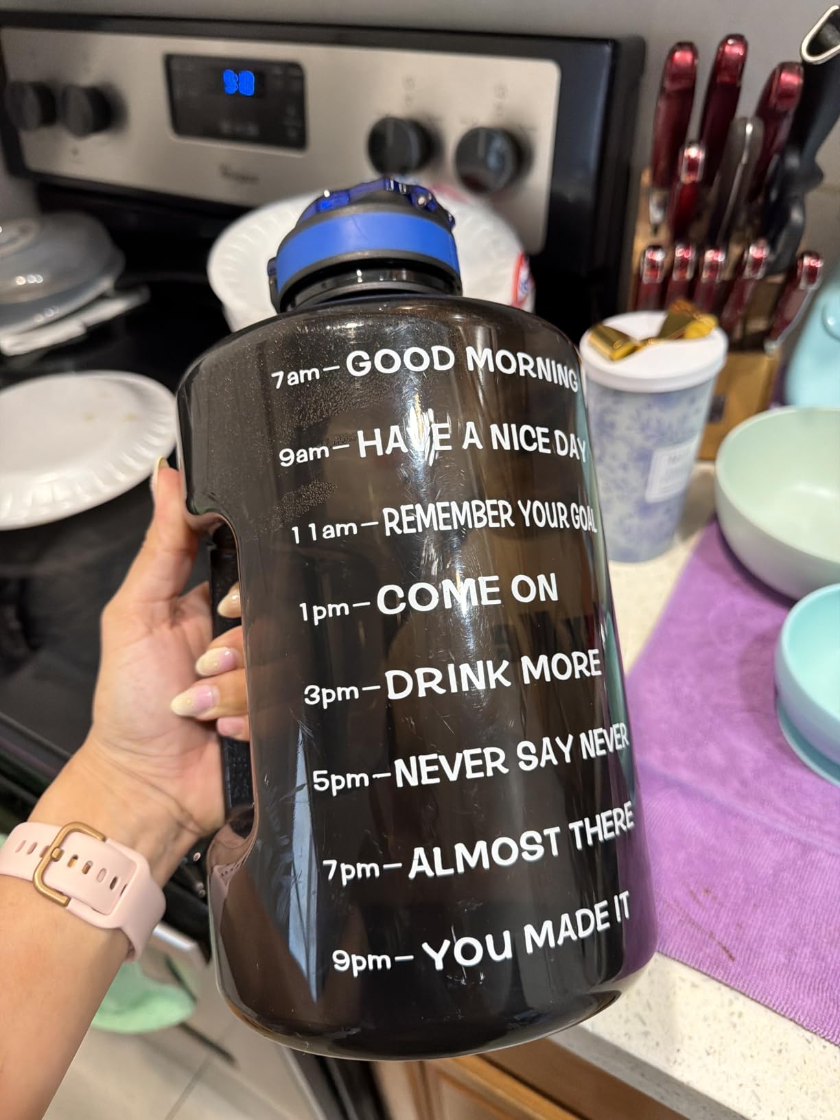 SLUXKE 1 Gallon Motivational Sports Water Bottle with Time Marker, BPA Free 128oz Leak Proof Jug, Black, Plastic, 128 ounces, Fitness, Sports, Outdoor Activities customer photo 2