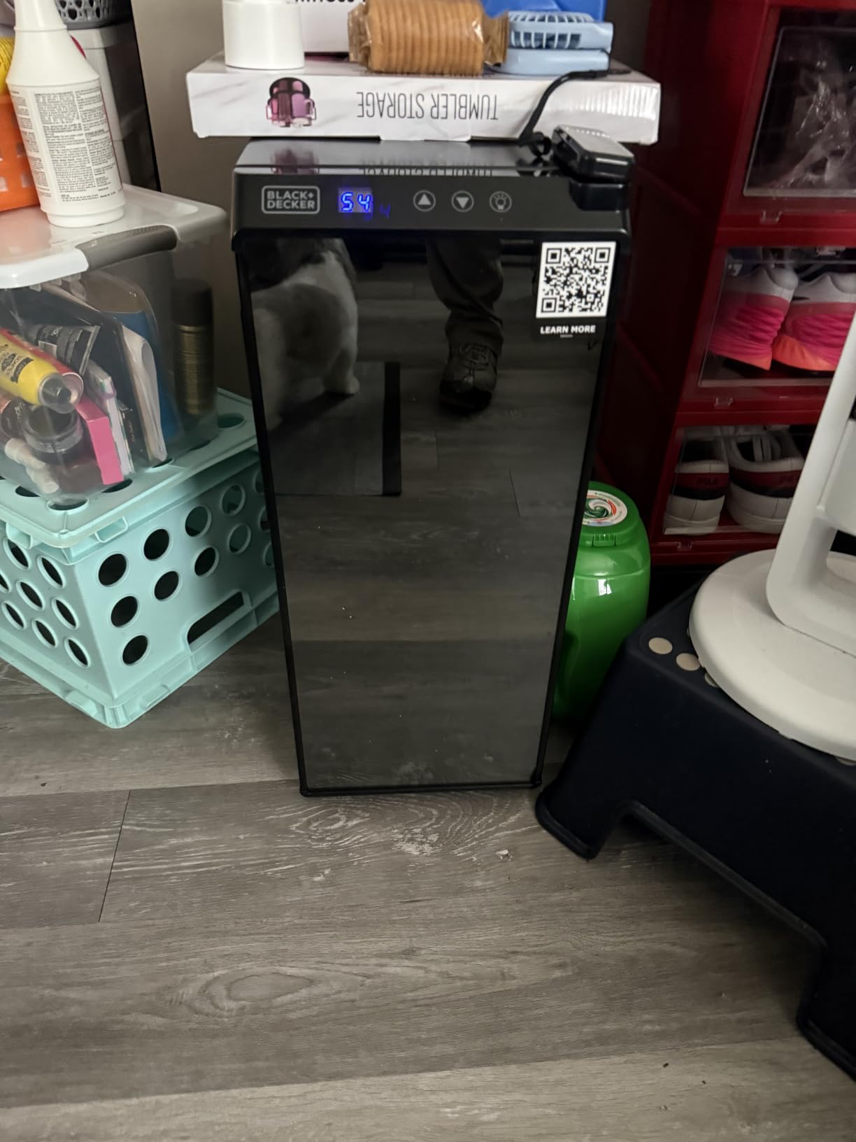 BLACK+DECKER Wine Fridge 12 Bottles, Thermoelectric Wine Cooler Refrigerator with Mirrored Front, Freestanding 12 Bottle Wine Fridge, BD60336 customer photo 1