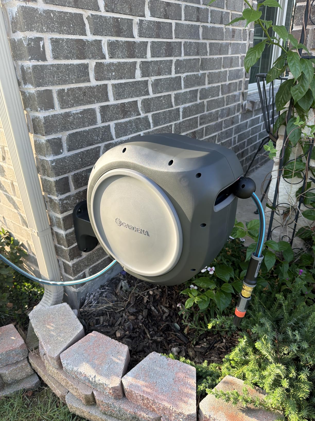 GARDENA Retractable Garden Hose Reel - 100 Feet - Auto Retract Hose Reel with 180° Swivel Wall Mount - Heavy Duty customer photo 2
