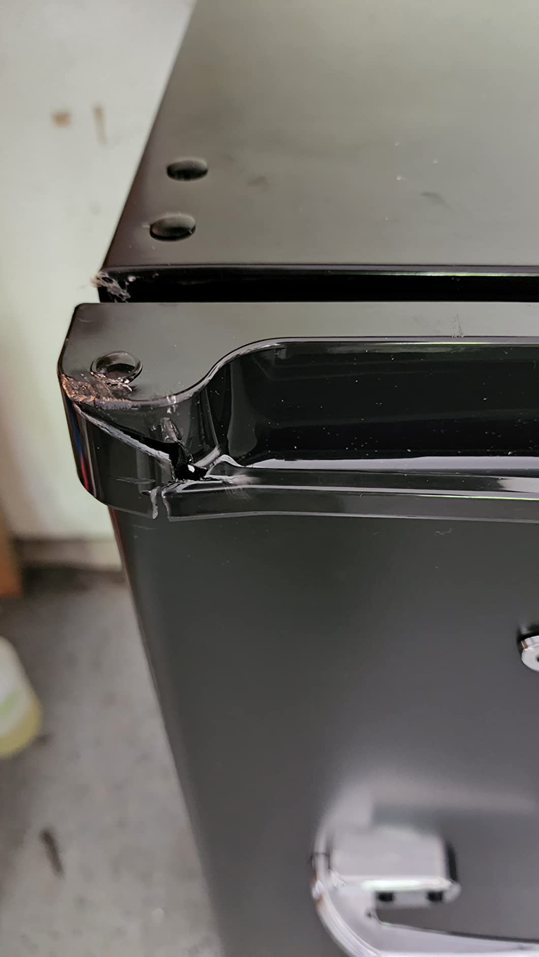 Frigidaire EFR494-BLACK Retro Compact Mini Fridge with Freezer Compartment, Chrome Handles, 4.4 Cu Ft, Built-in Water Dispenser, Black customer photo 2
