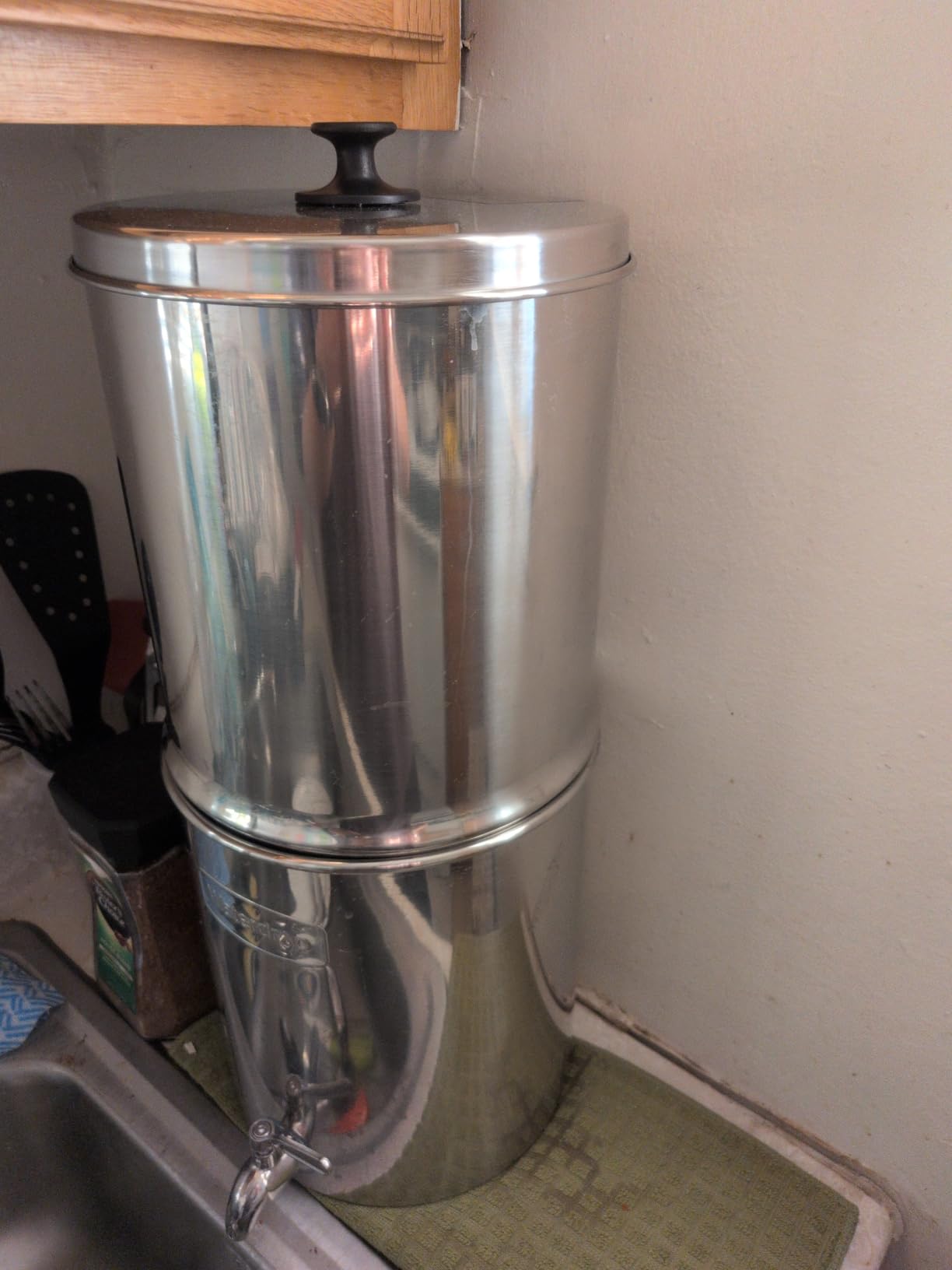 Waterdrop TK-A Gravity Water Filter System, NSF/ANSI 42&372 Certified | Reduces Lead and Up to 98% of Chlorine, with 2 Black Carbon Filters and Metal Spigot for Home, Travel, 2.25G customer photo 2