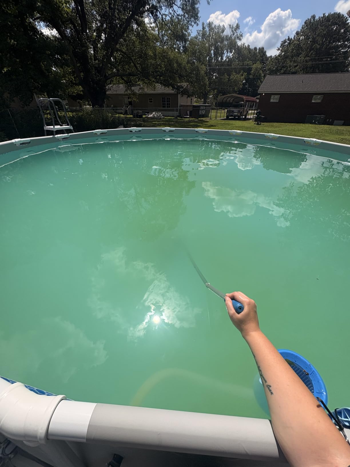 KOKIDO Cordless Handheld Pool Vacuum for Above Ground Pool, with 6ft Pole and 2 Vac Brush Heads, Ideal for Spot Cleaning Small Inground Pool Spa up to 20ft, Rechargeable, 60min customer photo 2
