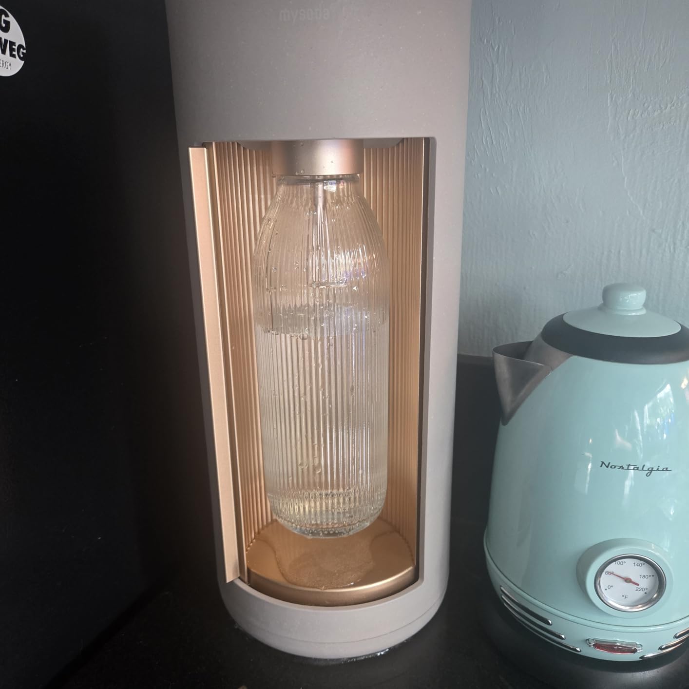 Mysoda Glassy Sparkling Water Maker + 1L Glass & 1L Plastic Bottles - Latte | Silent Soda Maker and Carbonated Water Machine with Sliding Door Opening customer photo 1