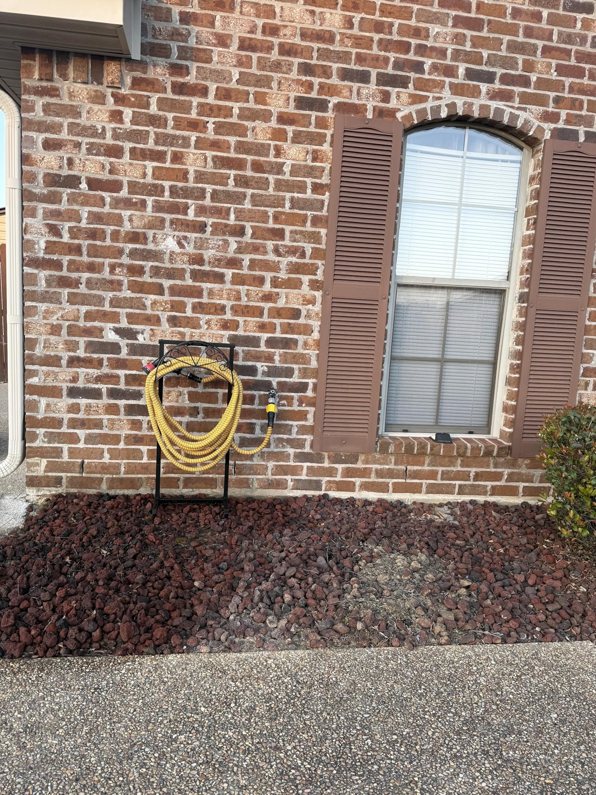 TomCare Garden Hose Holder Heavy Duty Water Hose Holder Holds 160 FT Hoses 4 Spikes Hose Reel Freestanding Hose Hanger Sturdy Hose Storage Stand for Outside Yard Lawn customer photo 2