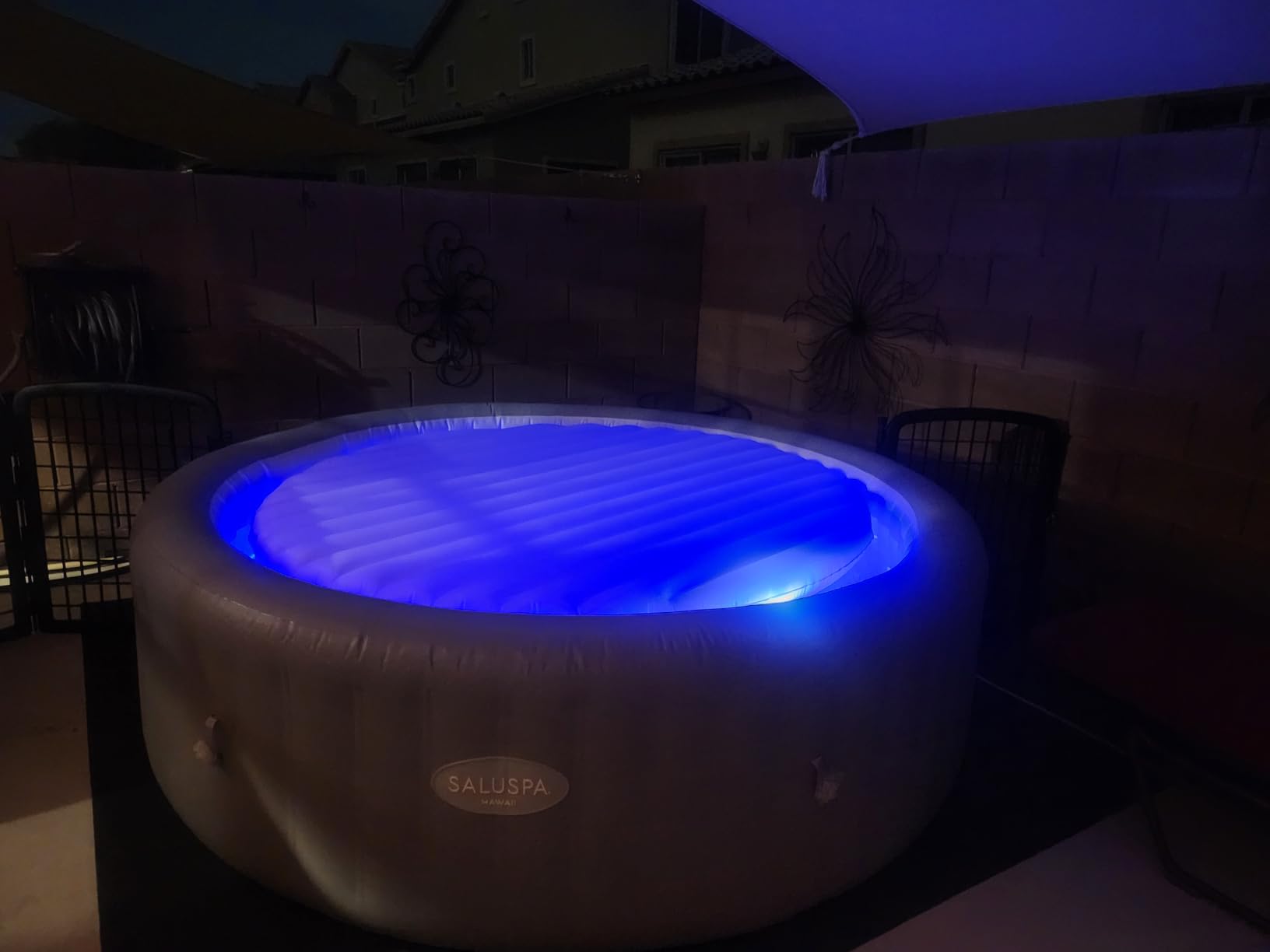 Bestway SaluSpa Hawaii 4 to 6 Person Inflatable Hot Tub, Square Energy-Efficient Portable Outdoor Spa with 140 AirJets, 71