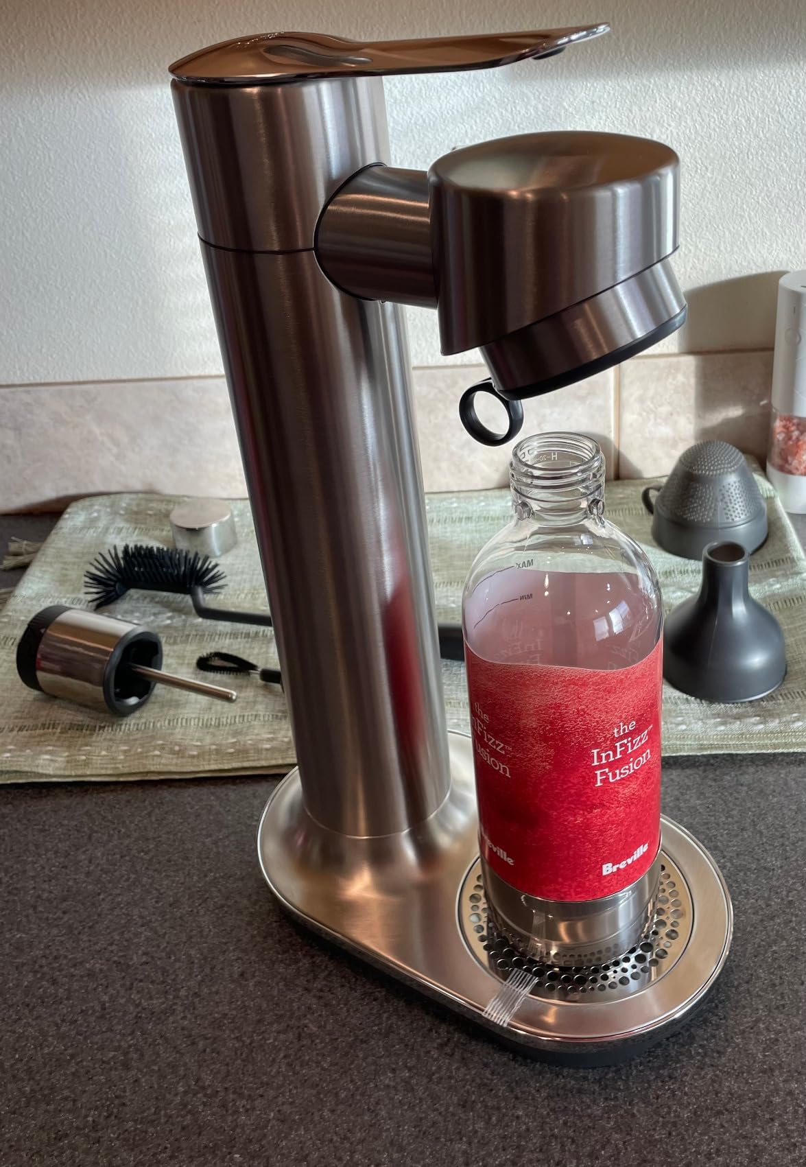 Breville BCA800BSS InFizz Fusion Sparkling Water and Beverage Carbonator, CO2 Cylinder Not Included, Brushed Stainless Steel customer photo 2
