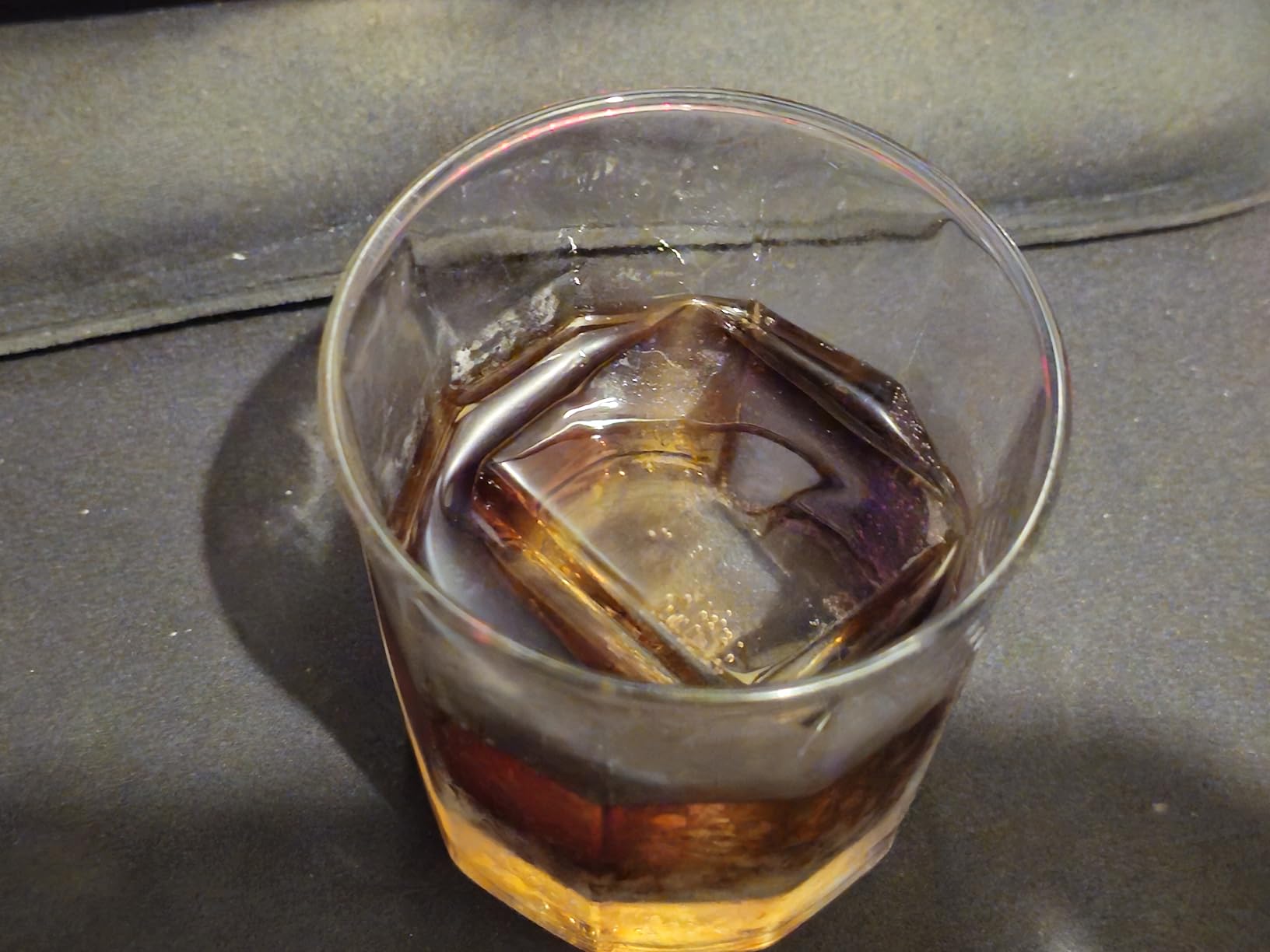 Klaris Clear Ice Maker, 4 Large 2-Inch Ice Cubes for Whiskey & Cocktails customer photo 1