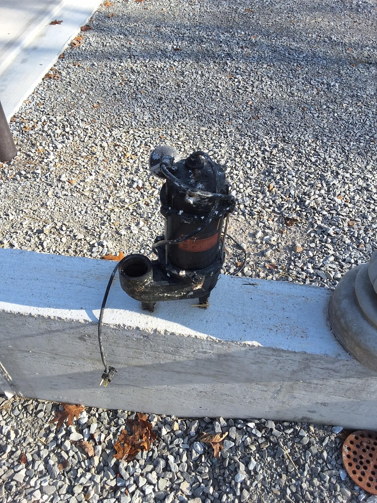 Acquaer 3/4HP Submersible Sewage Effluent Pump, Cast Iron, 115V 6400 GPH Automatic Tethered Float Switch, Sump Pump for Sump Basin, Basement, Residential Sewage, 2'' NPT Discharge customer photo 2