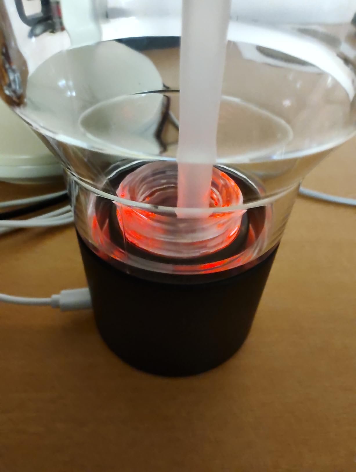 Hydrogen Water Pitcher with Handle: Smart 32 Oz Hydrogen-Enriched Kettle with Dry Electrolysis, Self-Cleaning, Tilt Protection, USB-C Rechargeable customer photo 1