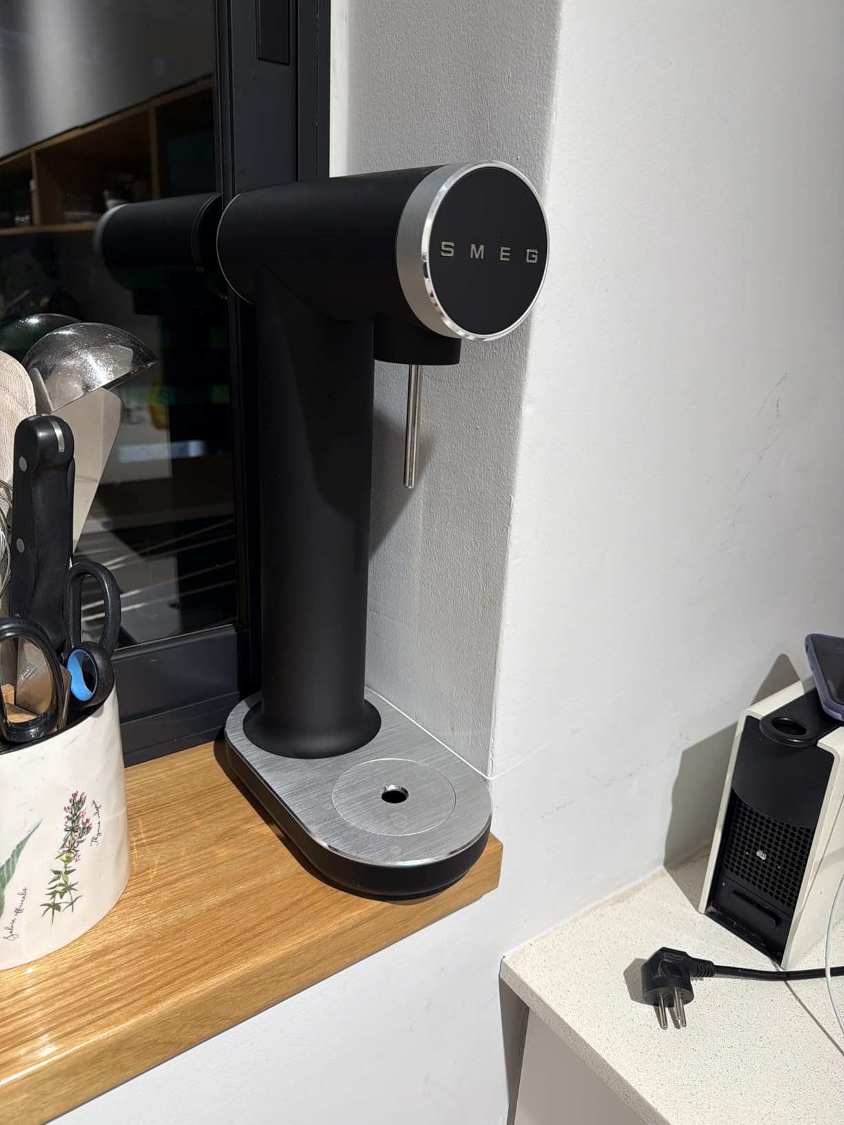 SMEG Soda Maker - Sparkling Water Machine for Kitchen Counter - Collezione - Includes 1L Bottle - Compatible with Standard 60L CO2 Cylinders (Matte Jade) customer photo 1