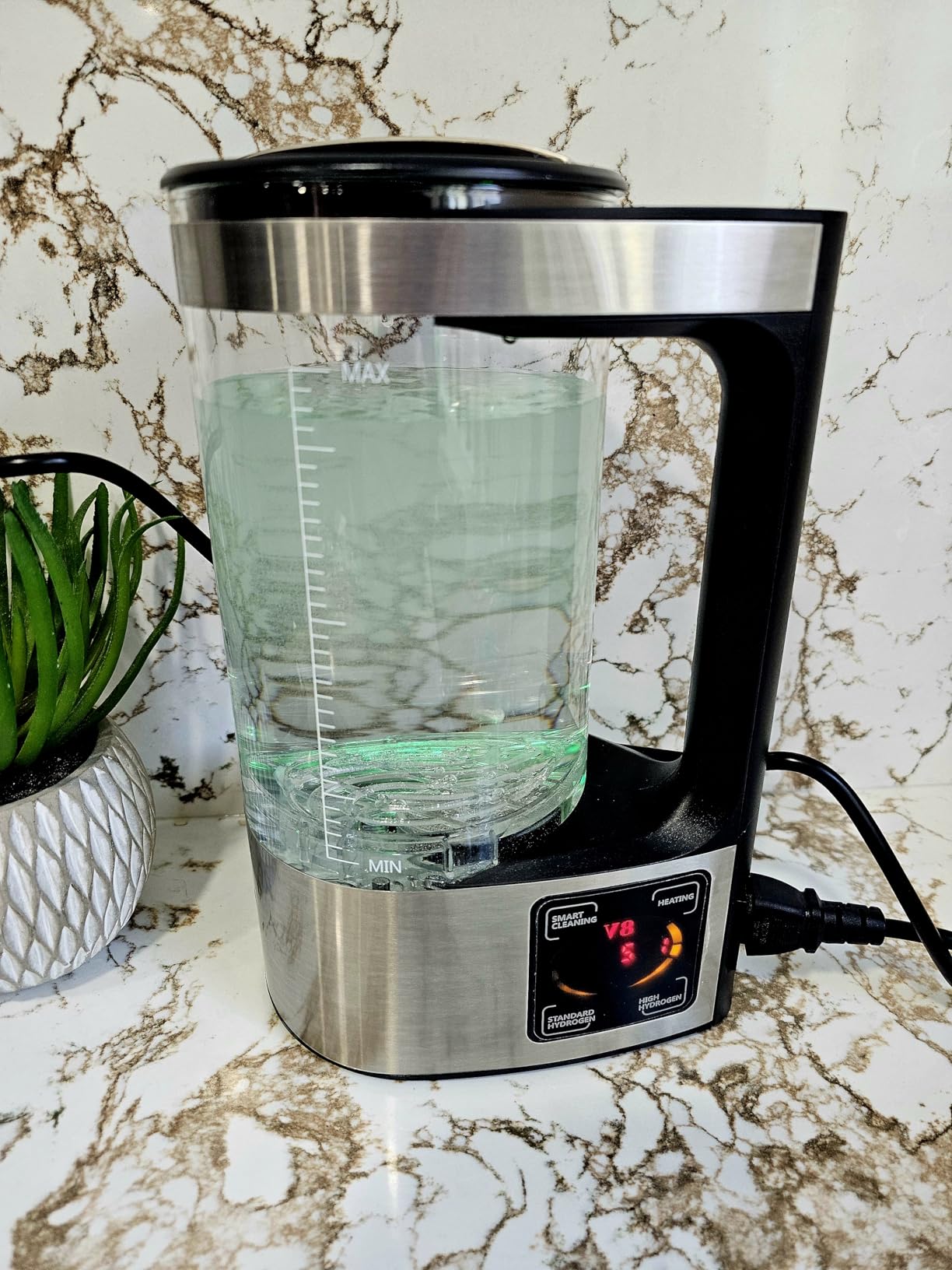 Hydrogen Water Bottle 68oz, Hydrogen Water Bottle Generator with SPE and PEM Technology, Alkaline Hydrogen Water Machine, Balanced Water PH Levels customer photo 2