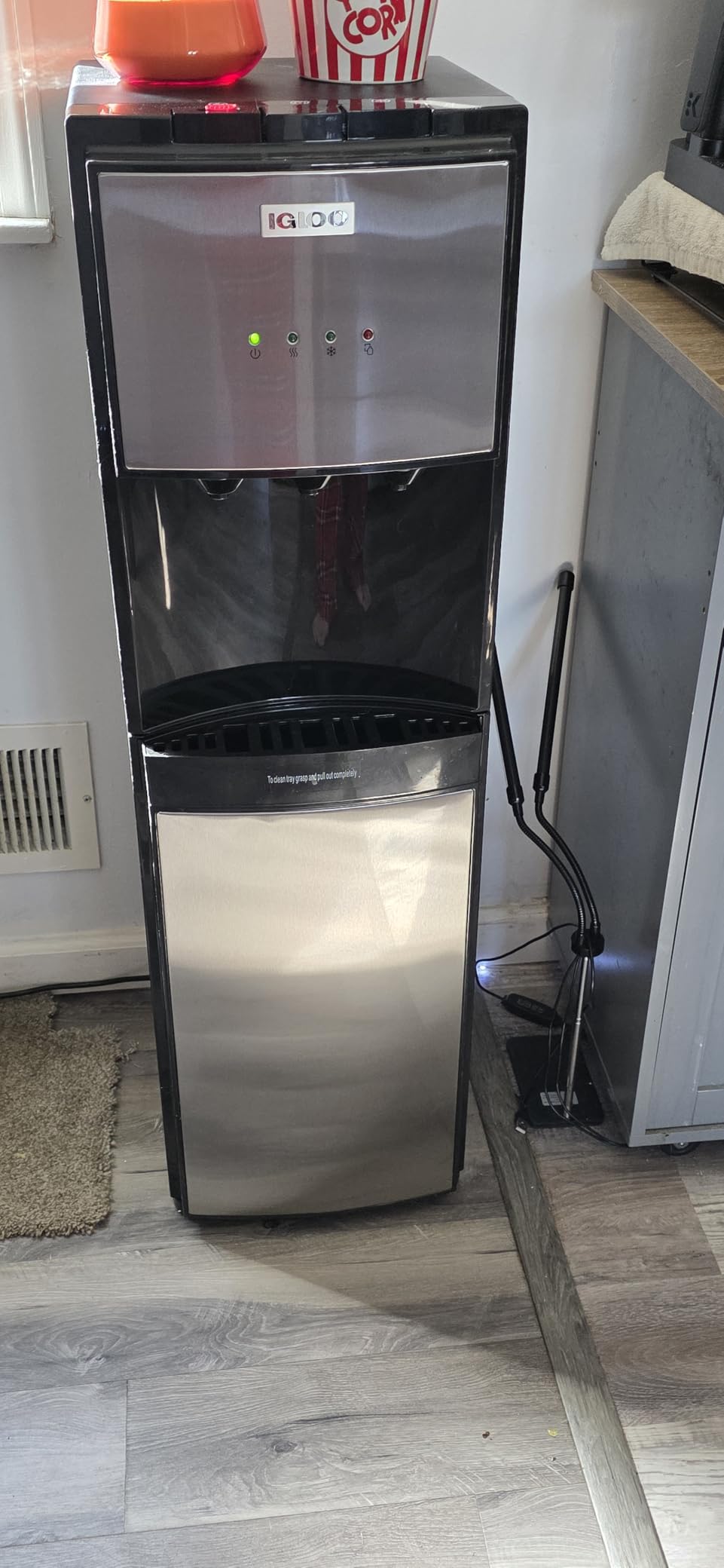 Igloo Bottom-Loading Water Dispenser - Water Cooler Dispenser with Hot & Cold Temperature Settings - Electric Water Dispenser Fits 3- & 5-Gallon Jugs with Child Safety Lock for Home & Office Use - Black customer photo 1