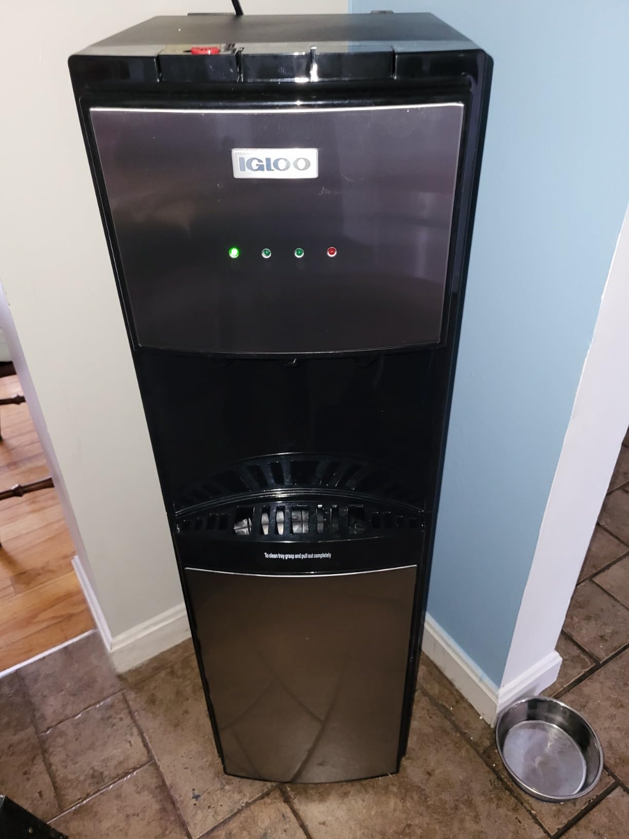 Igloo Bottom-Loading Water Dispenser - Water Cooler Dispenser with Hot & Cold Temperature Settings - Electric Water Dispenser Fits 3- & 5-Gallon Jugs with Child Safety Lock for Home & Office Use - Black customer photo 2