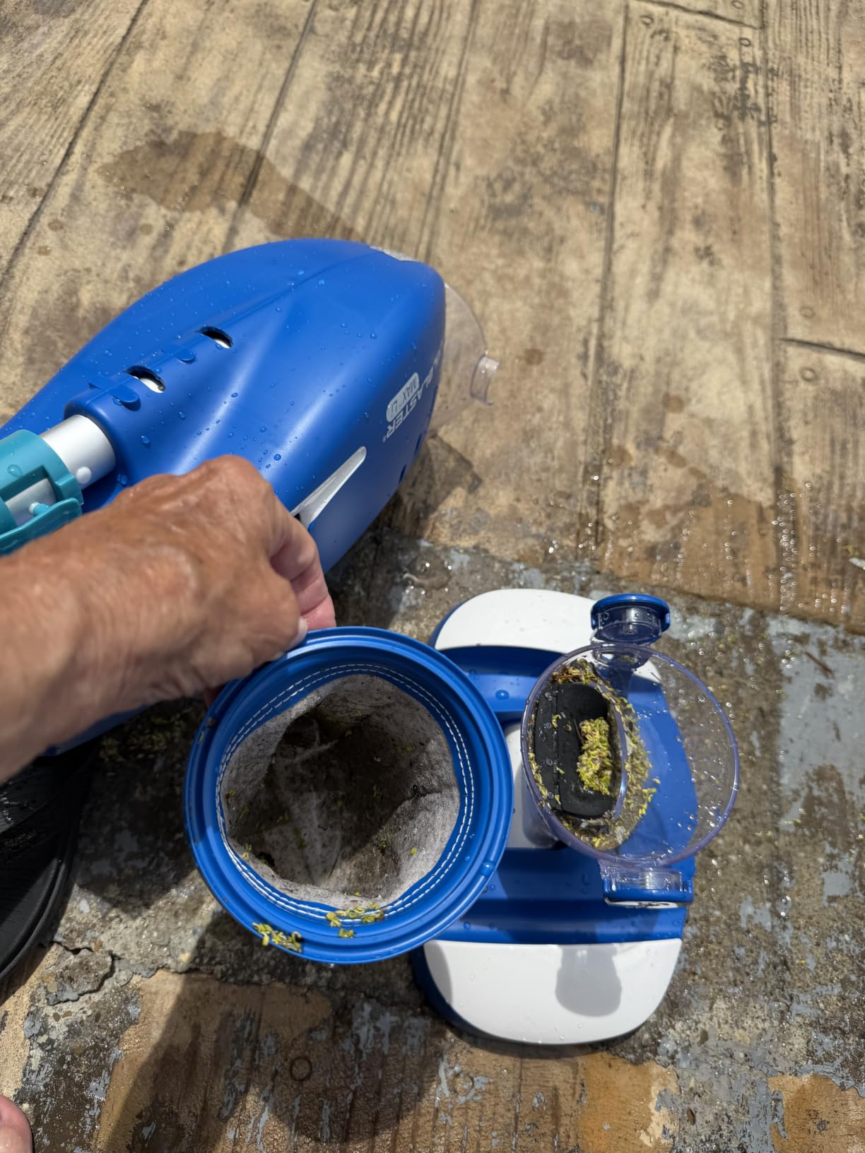 NEW 2026 POOL BLASTER Max Cordless Pool Vacuum for Inground & Above Ground Pools, More Suction Power, 60 Min Runtime, Omni-Directional Rollers, Easy Charging, Handheld, Rechargeable Pool Cleaner Vac customer photo 1