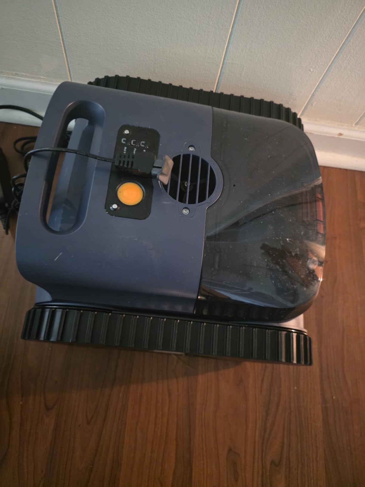 Cordless Robotic Pool Vacuum with Smarter Navigation & Track Drive, Dual 180W Brushless Motors, Wall & Waterline Climbing, 150-Min Runtime, for Inground & Above-Ground Pools up to 2,150 Sq. Ft. customer photo 1