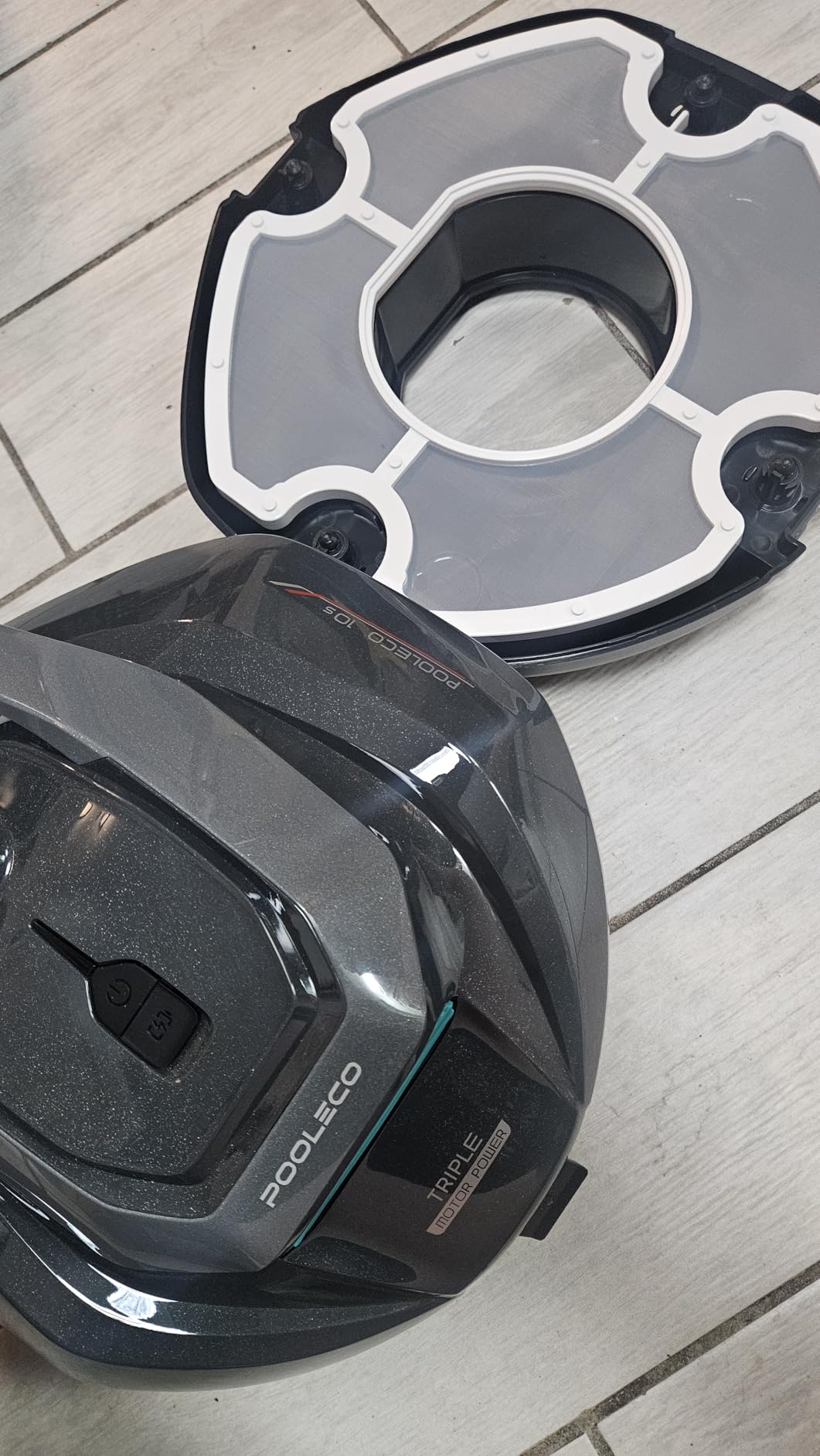 Ultenic Cordless Robotic Pool Cleaner with Dual-Motor Suction, Pool Vacuum for Above & In-Ground Pool up to 850 Sq.ft., 90 Mins Long Runtime, Fast Charging, Self-Parking&2.5L Large Filter Baskert, Red customer photo 1