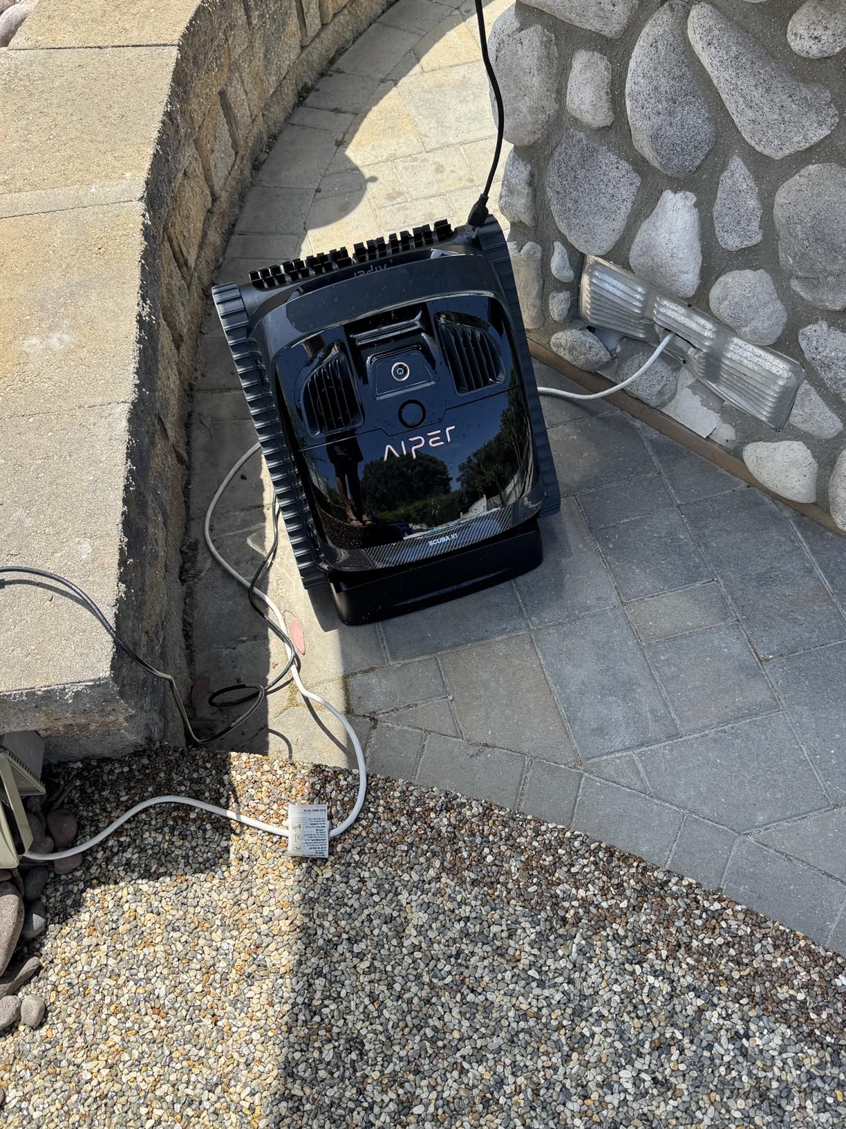 AIPER Scuba X1 Cordless Pool Robot with Powerful Suction, Double Filtration and Wireless Charging Dock, Floor/Wall/Waterline Cleaning, 185 Mins Runtime for Above & In-Ground Pools, Dark customer photo 1