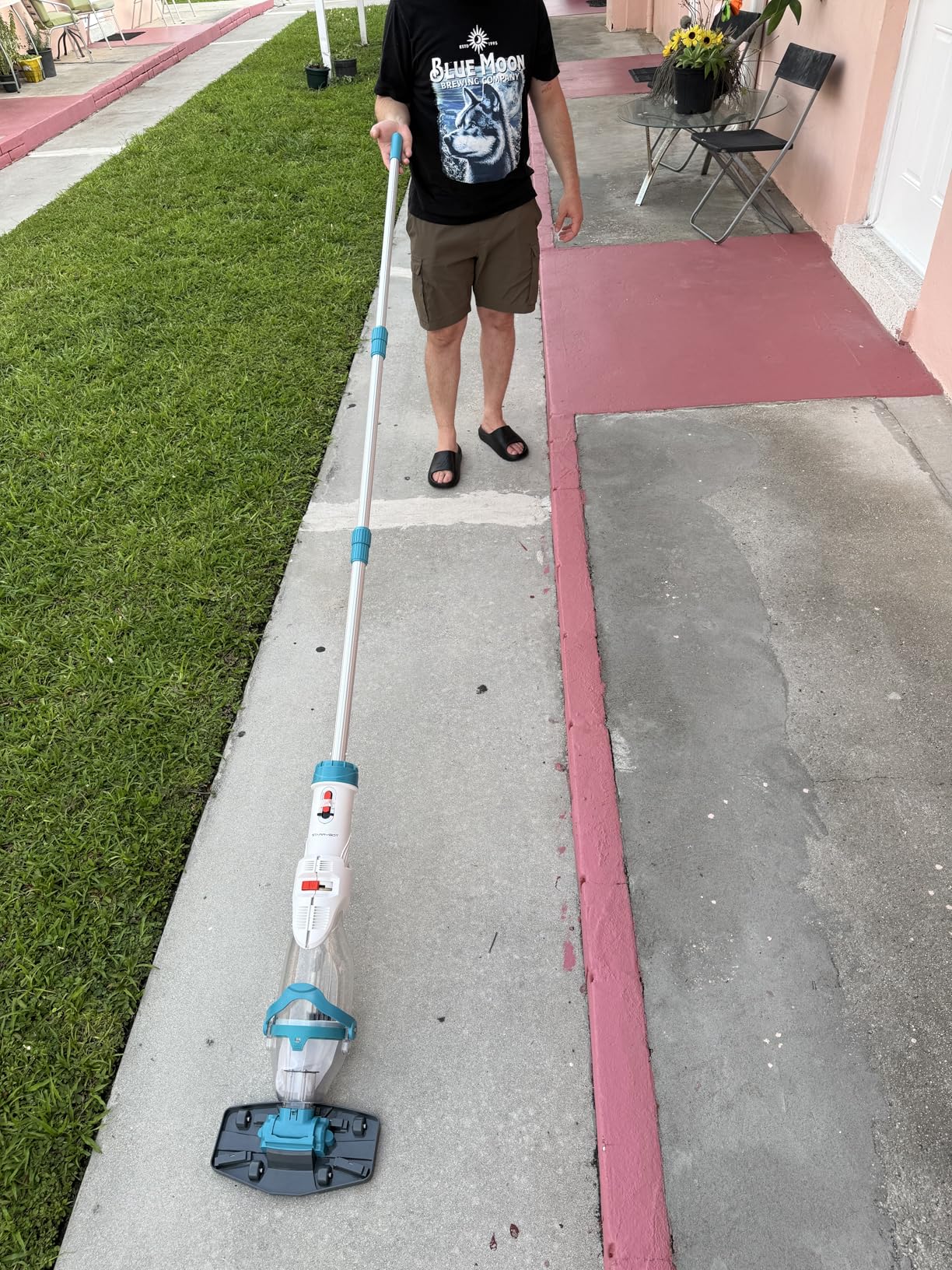 STARRYBOT Hot Tub Vacuum, Handheld Pool Cleaner with Pole | Designed for spas and above-ground pools, with 90-min runtime, brush heads, and filter bags for spot cleaning. customer photo 2