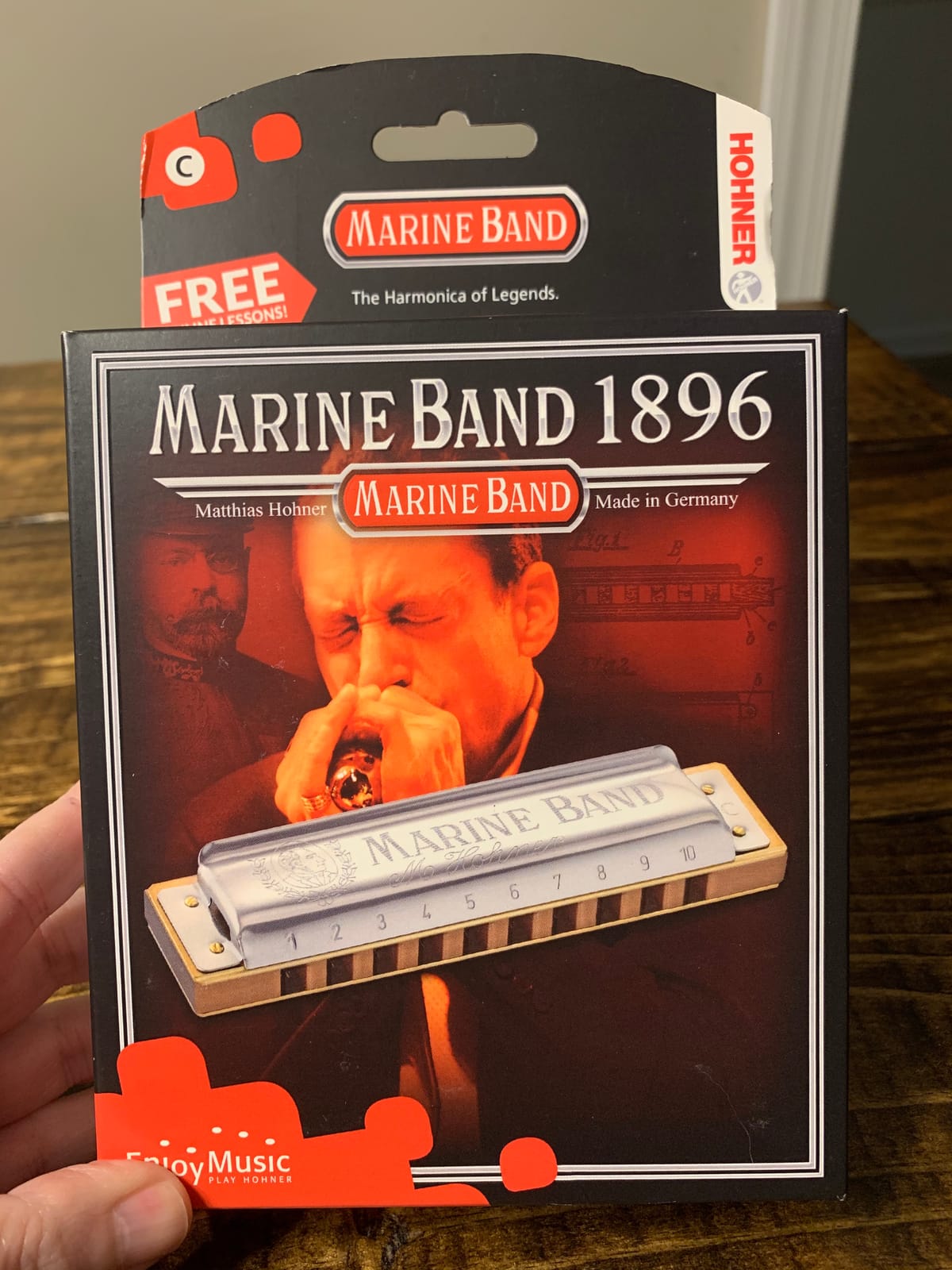 Hohner Marine Band 1896bx C Harmonica, Key of C, 0.9mm Brass Reeds | 0.9mm Brass Reedplates, Single Laquered Pearwood Comb, and Arched Stainless Steel Covers customer photo 2