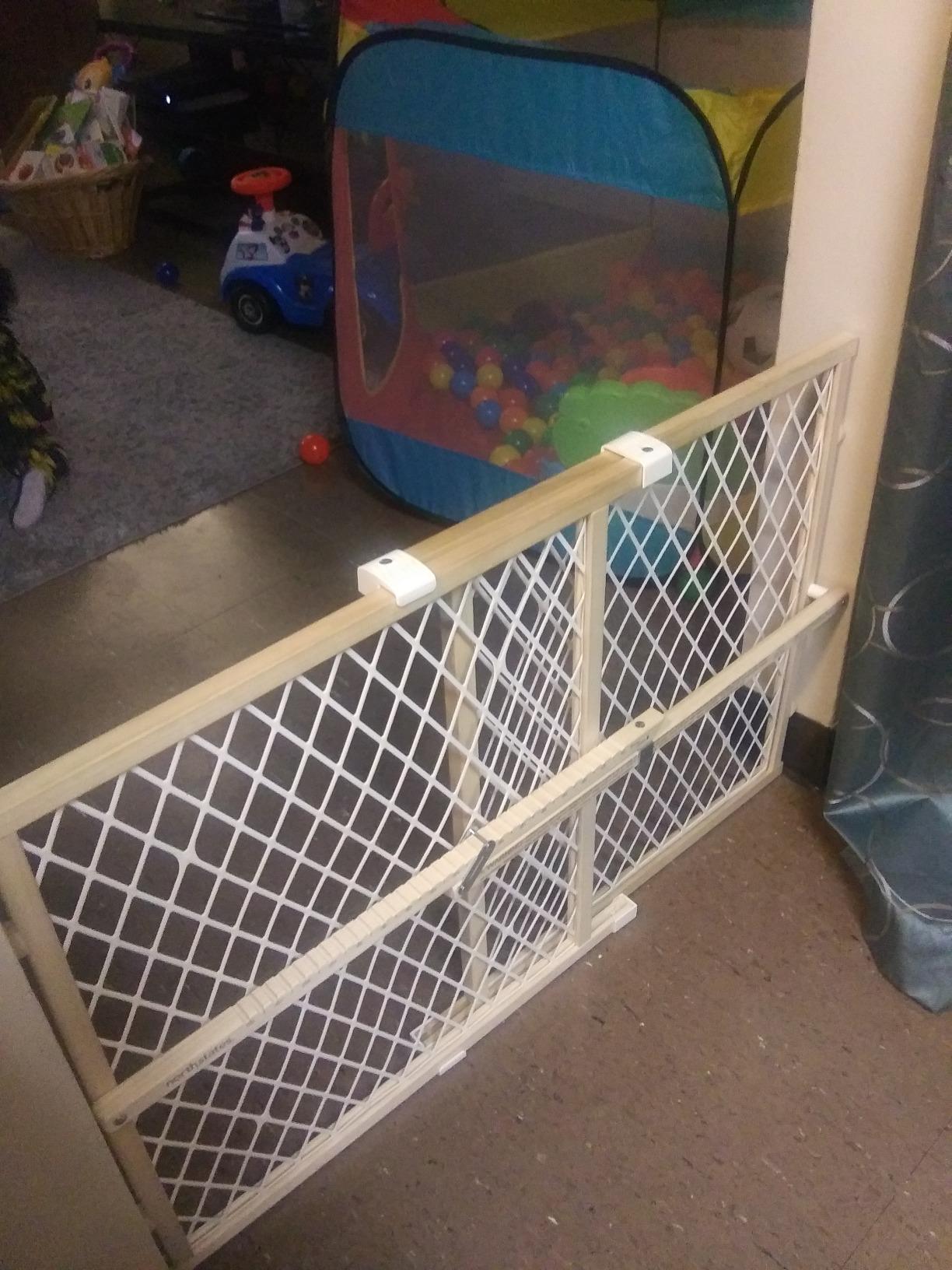 Toddleroo by North States - Diamond Mesh Wooden Baby Gate: Pressure Mounted Baby Gate for Doorways - Adjustable 26.5 to 42 Inches Wide - 23 Inches Tall customer photo 1