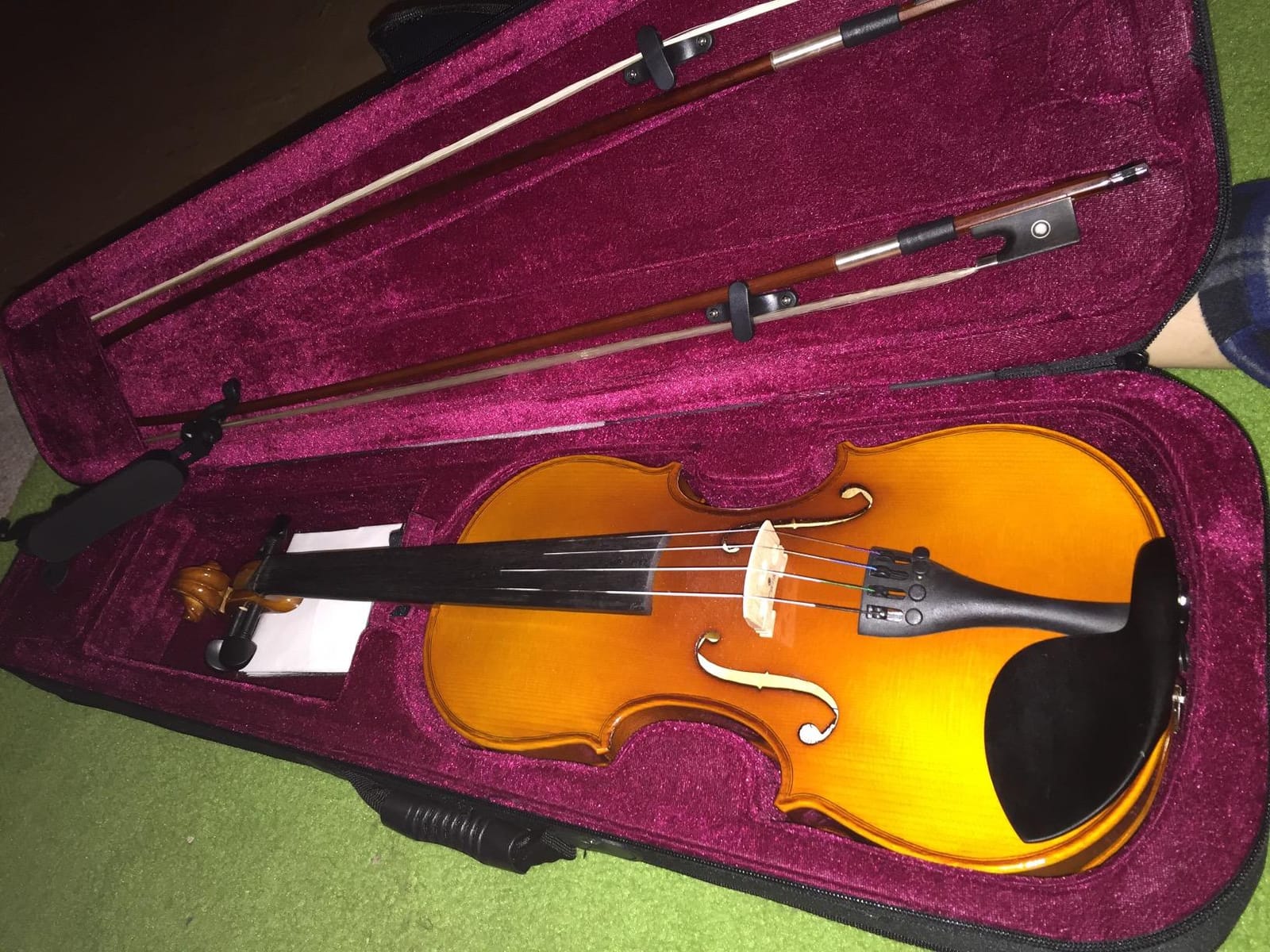 Mendini by Cecilio 4/4 Violin Set For Beginners - Hand Carved Full Size Violin Kit - Ebony Fitted Solid Wood Fiddle Kit with Hard Case, Two Bow, Rosin, Shoulder Rest and Extra Strings (Varnish) customer photo 1