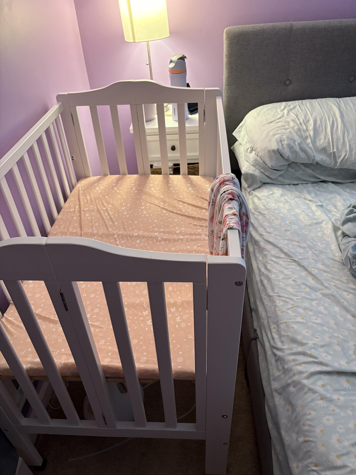 Delta Children Folding Portable Mini Baby Crib with 1.5-inch Mattress - Greenguard Gold Certified, White customer photo 2