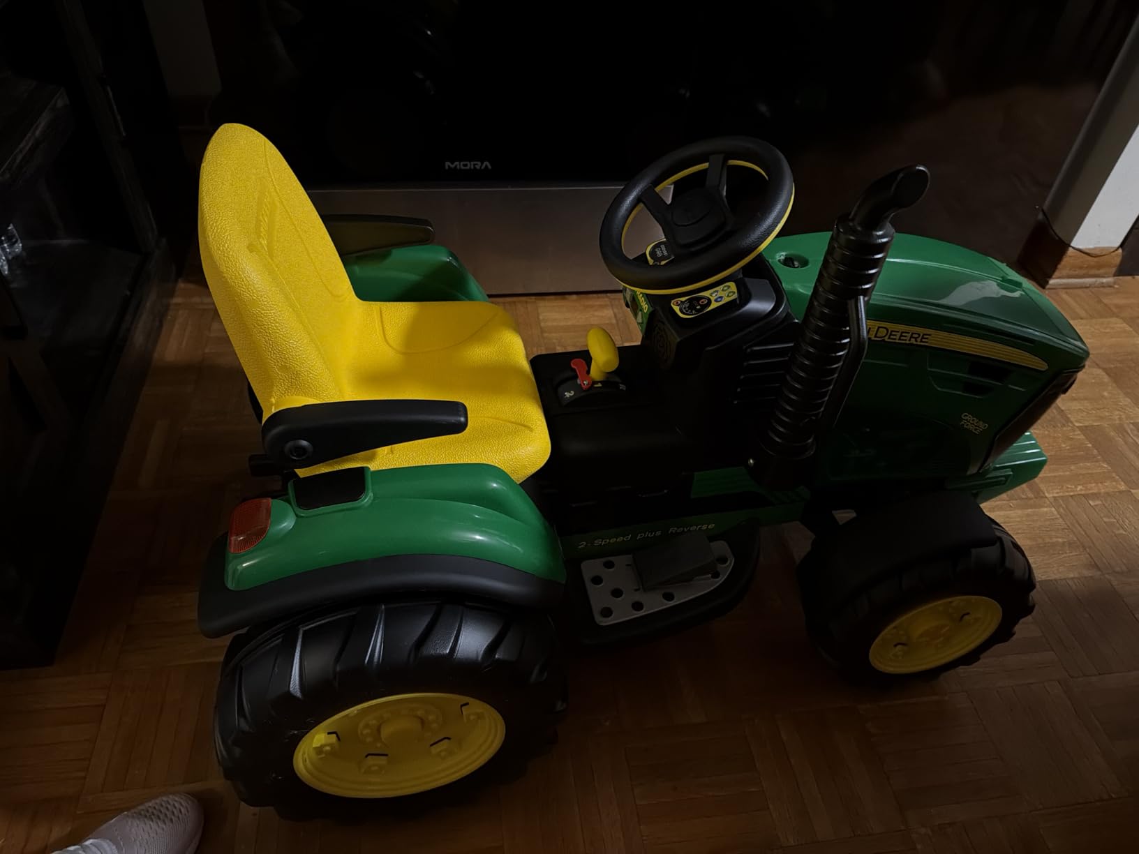 Peg Perego John Deere Ground Force Extra-Large 12 volt Ride-On Tractor with Trailer & FM Radio, Durable Design for Kids Ages 3-7 customer photo 1