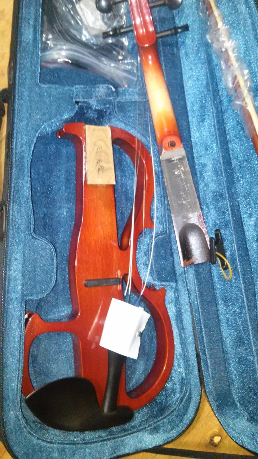 Cecilio 4/4 Electric Silent Violin Set, Solid Maple, Ebony Fittings, Blue customer photo 1