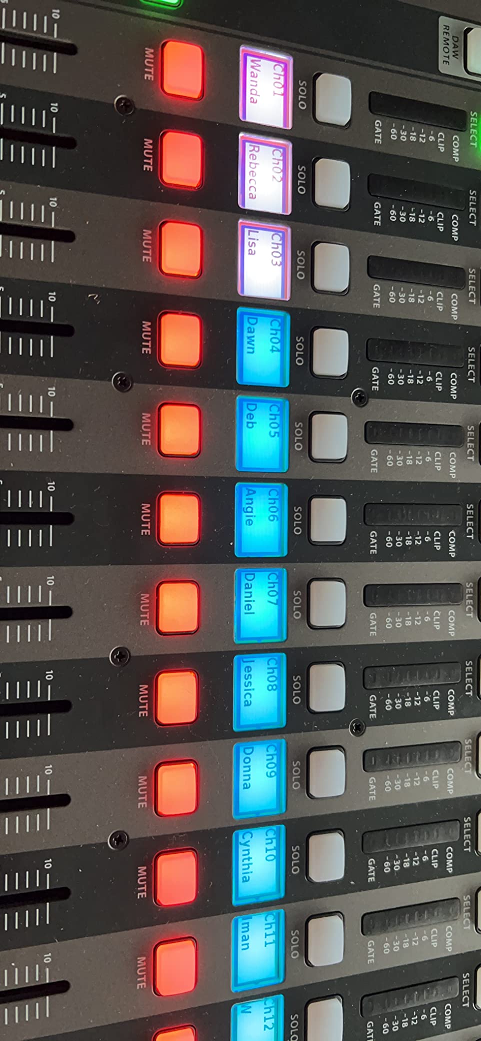 Behringer 32 40-Input 25-Bus Digital Mixing Console, Black (X32) customer photo 1