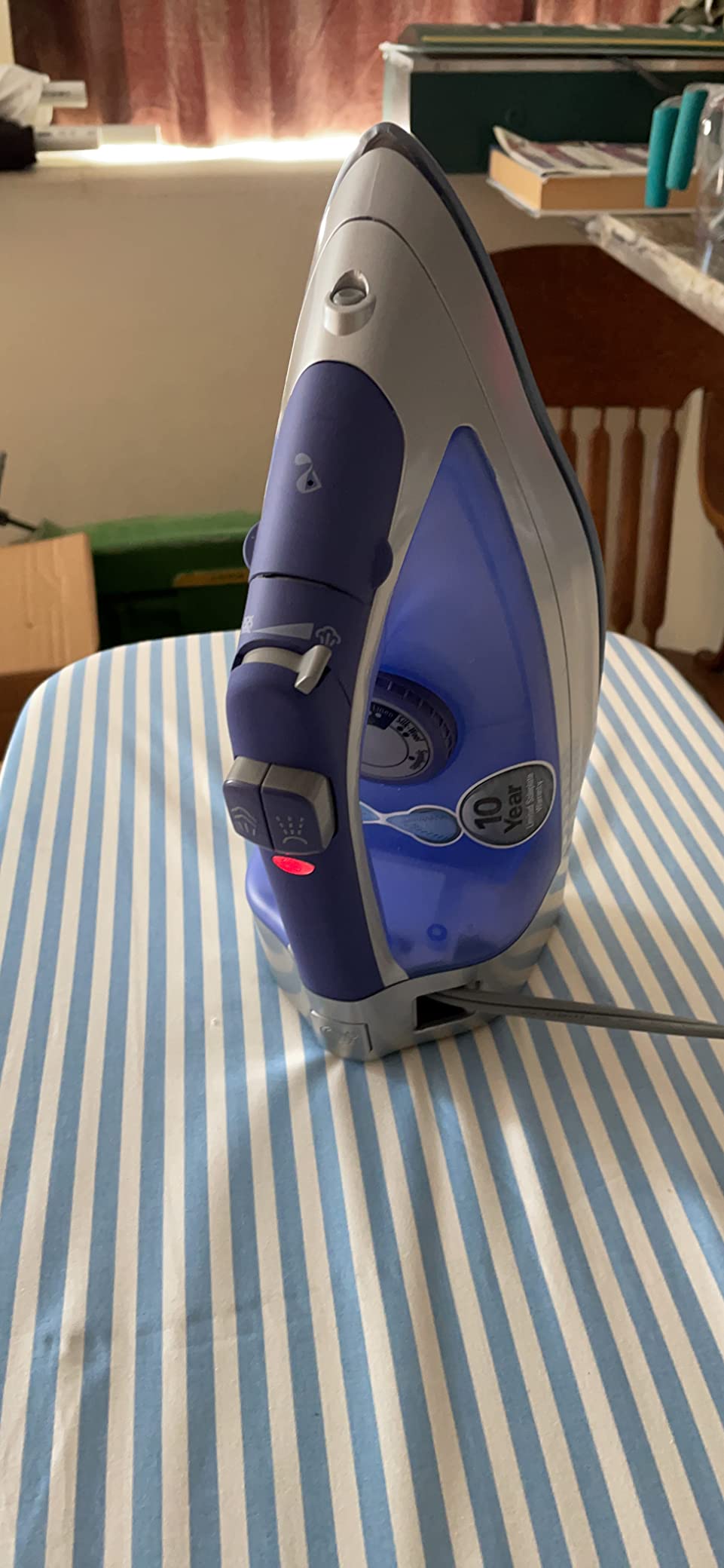 Hamilton Beach Steam Iron with Durathon Soleplate - Retractable Cord, 1500W customer photo 2