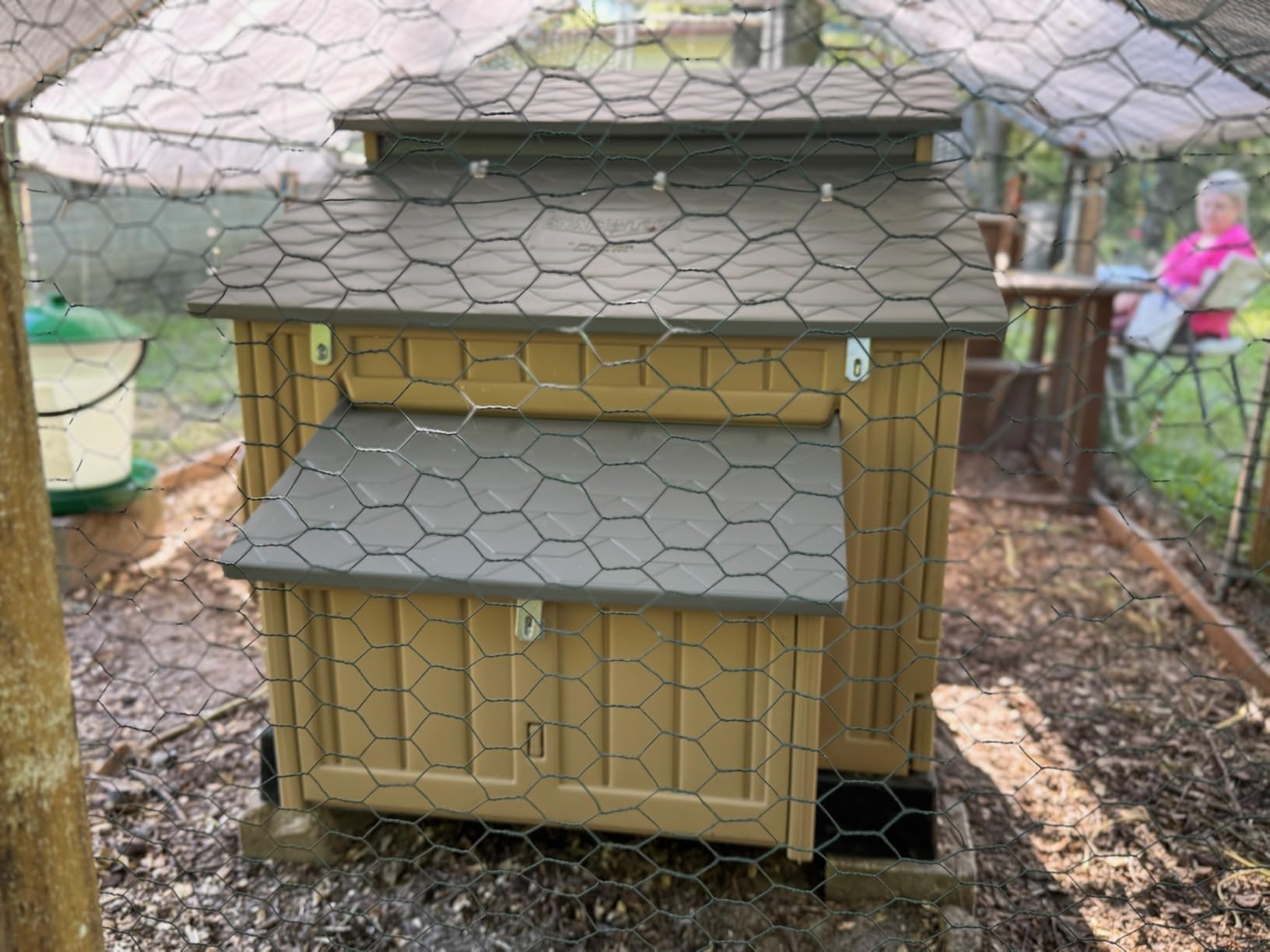 Formex Snap Lock Large Chicken Coop Backyard Hen House 4-6 Large 6-12 Bantams customer photo 1