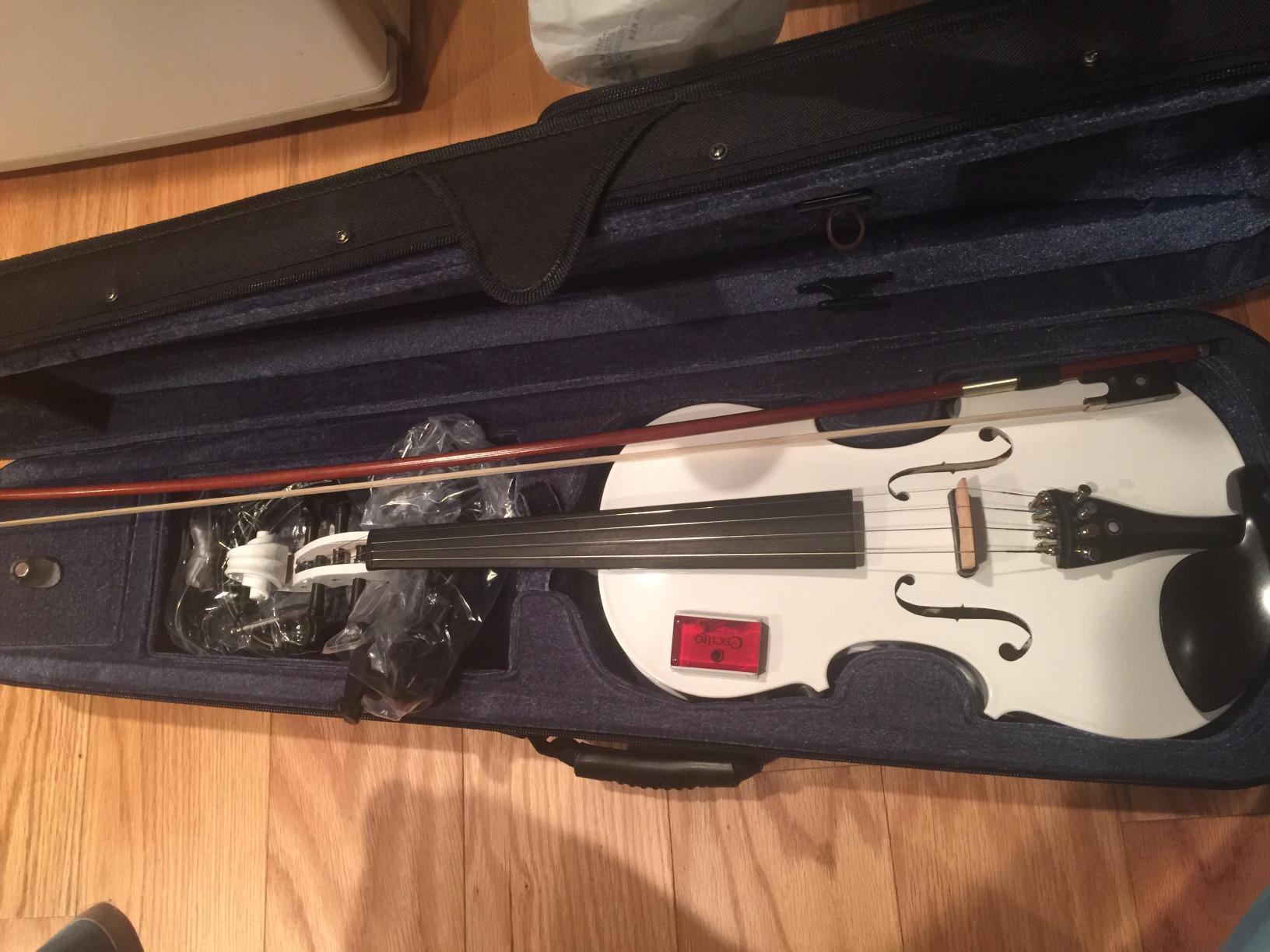 Cecilio 4/4 Acoustic Electric Violin, Solid Spruce Top, Antique Varnish customer photo 2