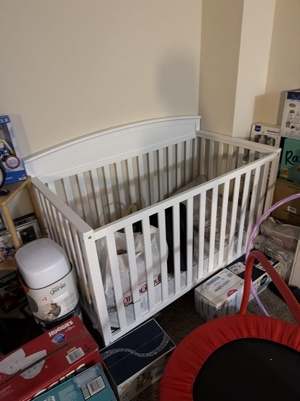 Graco Benton 5-in-1 Convertible Crib - GREENGUARD Gold Certified, Converts from Baby Crib to Toddler Bed, Daybed and Full-Size Bed, Fits Standard Full-Size Crib Mattress (White) customer photo 2