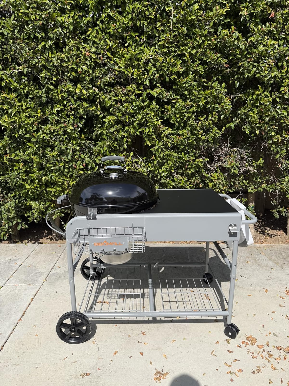 Weber Original Kettle Premium Charcoal Grill, 22-Inch, Black - Outdoor BBQ Grill with Built‑In Thermometer, Heat Control Dampers & One‑Touch™ Cleaning System customer photo 2