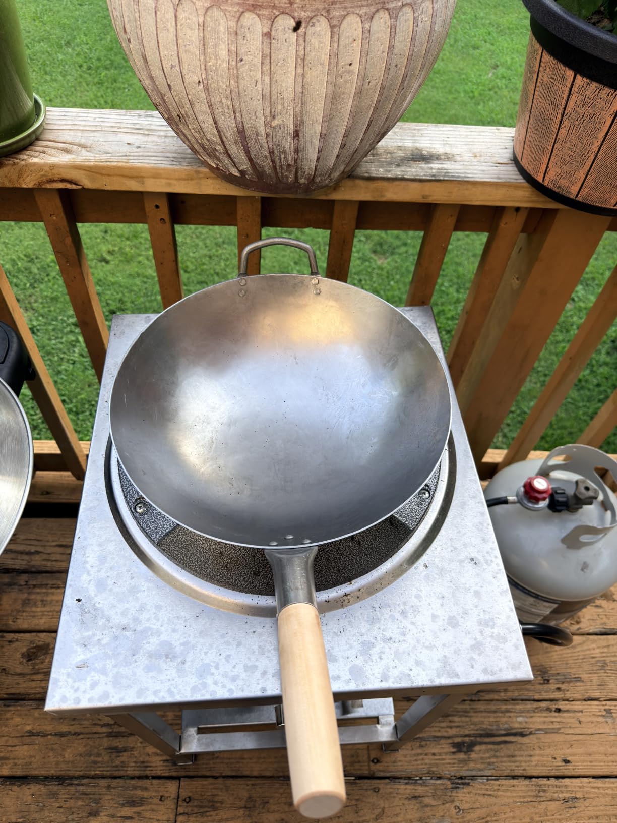 Craft Wok Traditional Hand Hammered Chinese Carbon Steel Wok with Wooden and Steel Helper Handle (14 Inch, Round Bottom Pow Wok Pan) customer photo 1