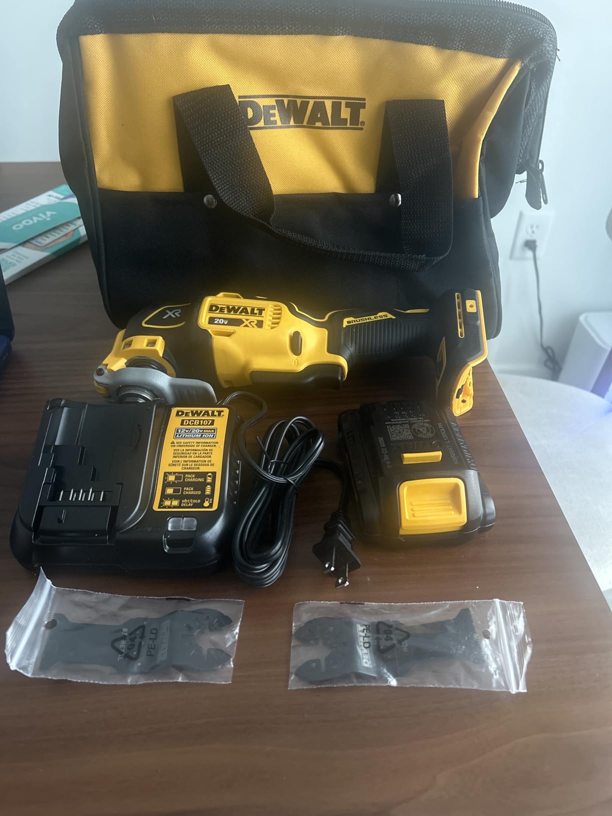 DEWALT 20V MAX XR Oscillating Multi-Tool Kit, Cordless, 3-Speed, Quick Blade Change, Sand Paper, Blades, Battery and Charger Included (DCS356D1) customer photo 1