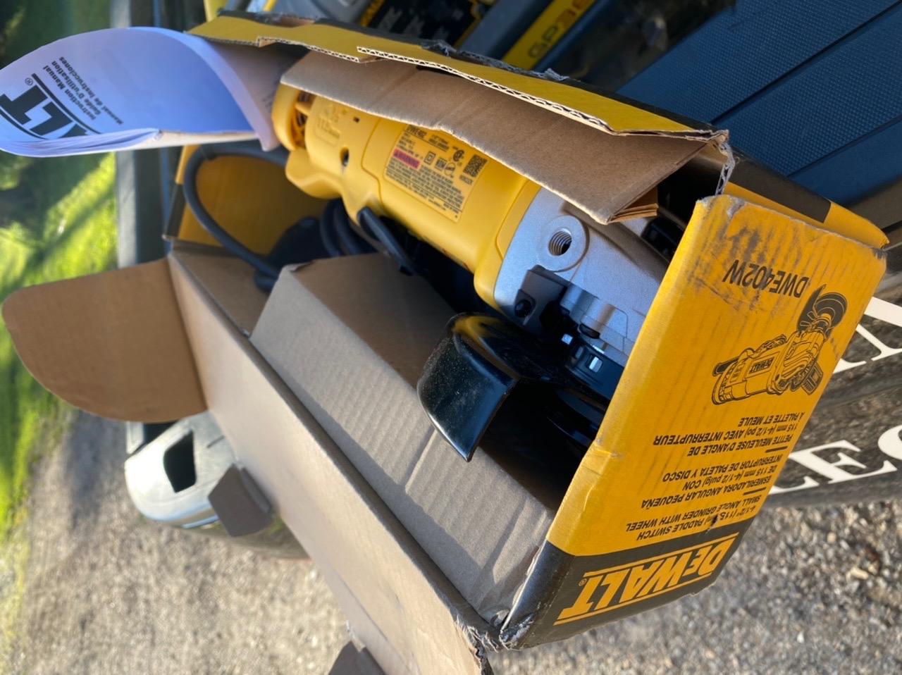DEWALT Angle Grinder, 4-1/2 in., 11 Amp, 11,000 RPM, Dust Ejection System, Electric Grinder Tool with Abrasive Wheel Included (DWE402W) customer photo 2