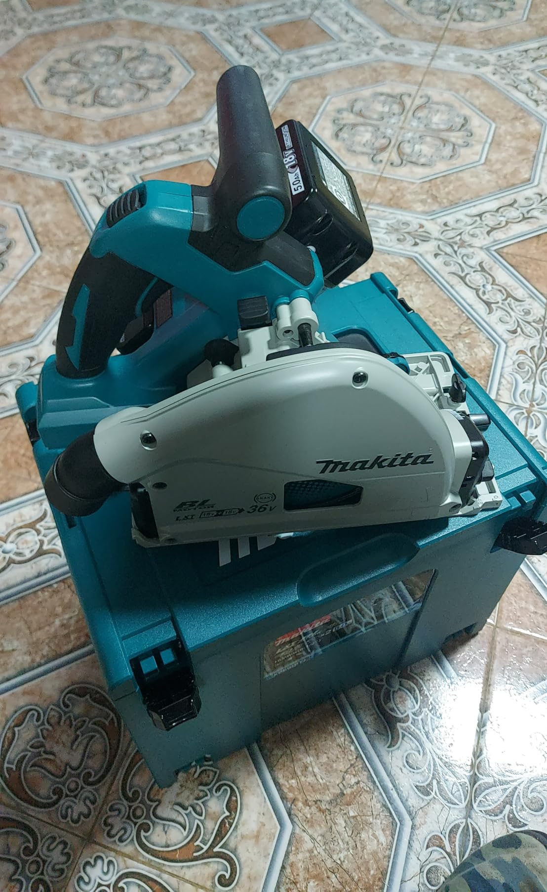 Makita XPS01PTJ 18-Volt X2 LXT Lithium-Ion (36V) Brushless Cordless 6-1/2 inch Plunge Circular Saw Kit (5.0Ah) with 199140-0 39 inch Guide Rail customer photo 2
