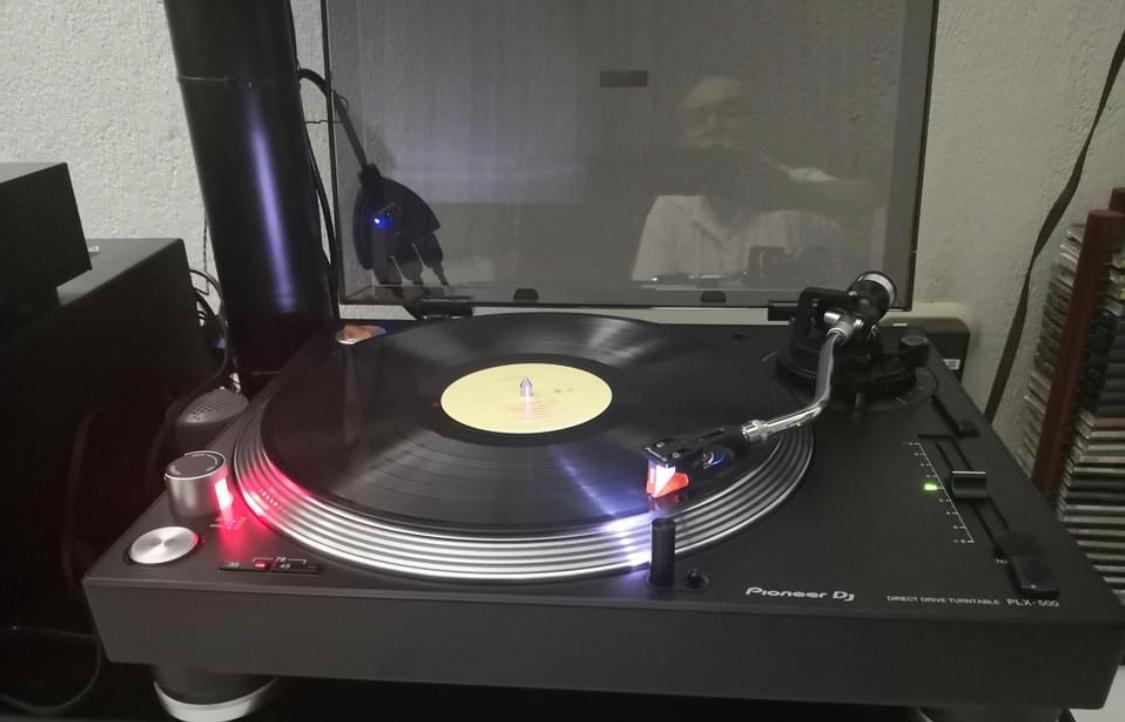 Pioneer DJ PLX-500 Direct Drive Turntable | Play and digitize vinyl, USB recording, DJ-style layout customer photo 2