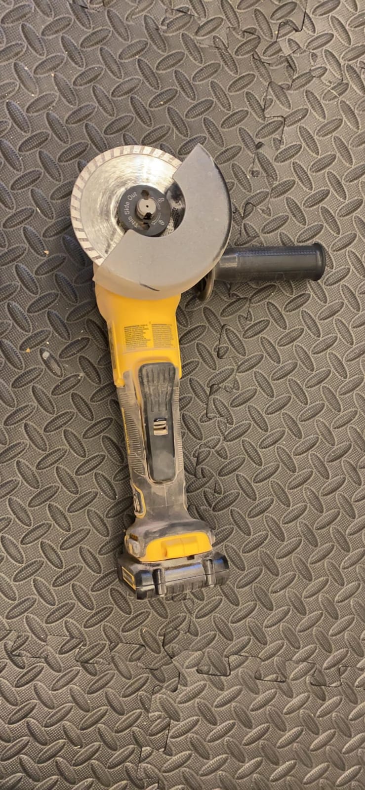 DEWALT 20V MAX* Angle Grinder Tool Cordless Brushless, 4 1/2 Inch, with Paddle Switch and Kickback Brake, Tool Only (DCG413B) | Paddle Switch, Kickback Brake, Tool Only customer photo 1