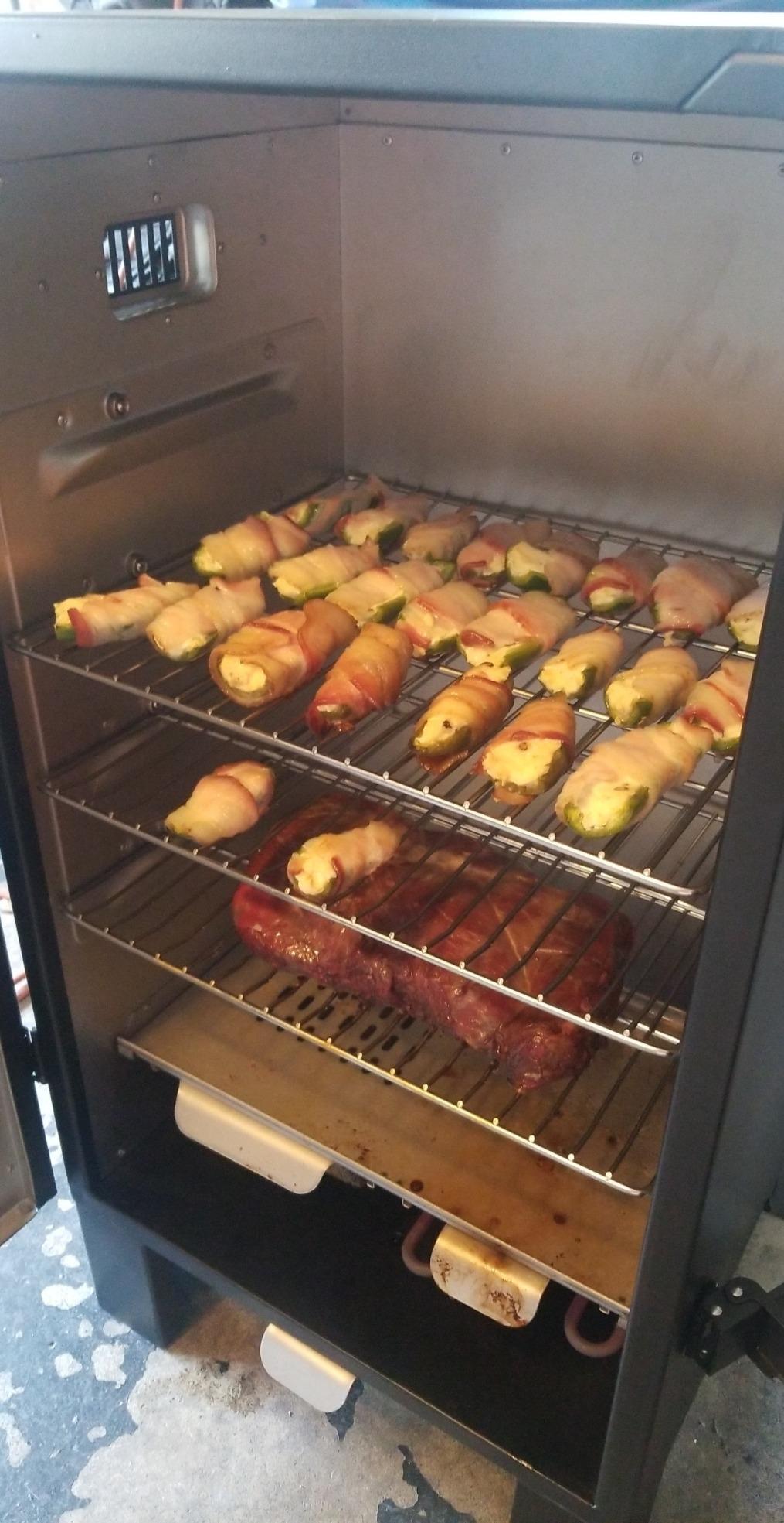Char-Broil Analog Electric Smoker, Black - 18202077 customer photo 1